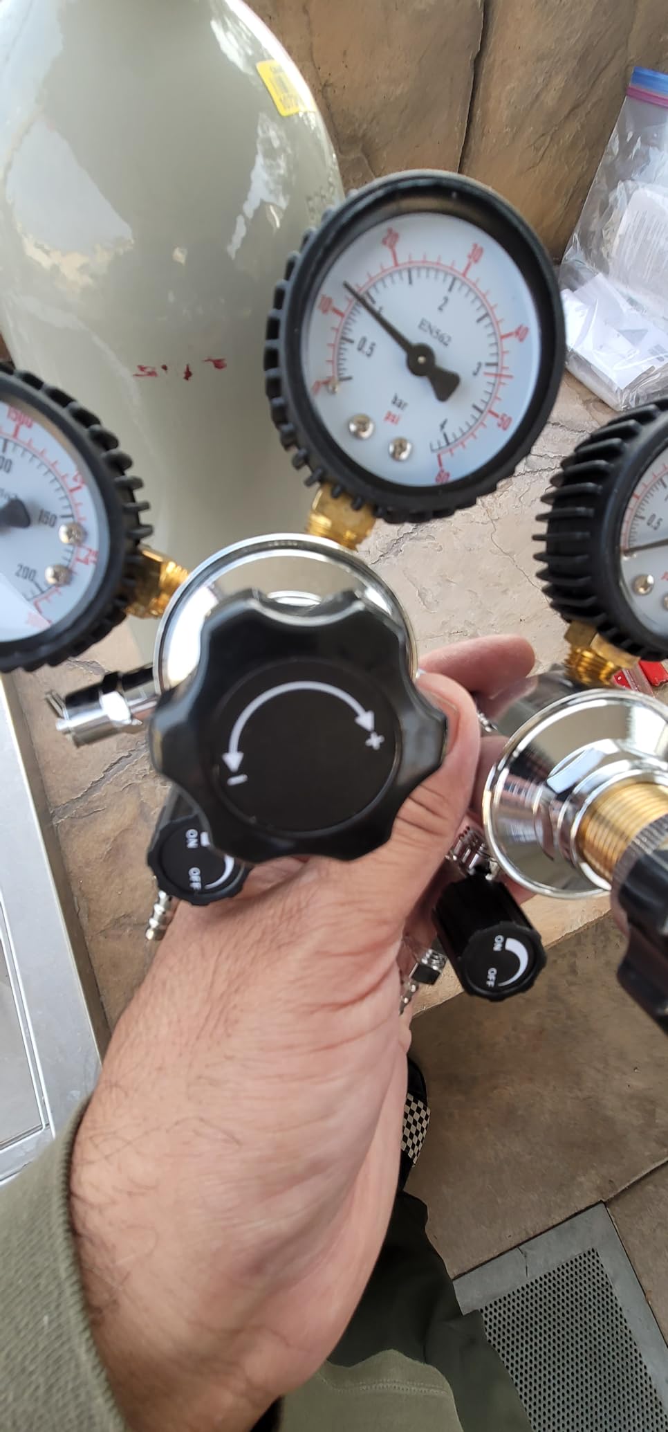 TMCRAFT Keg CO2 Regulator, Triple Gauge CGA-320 Pressure Regulator with 0-60 PSI Working Pressure & 0-3000 PSI Tank Pressure, Kegerator Regulator with Safety Pressure Relief Valve customer photo 1