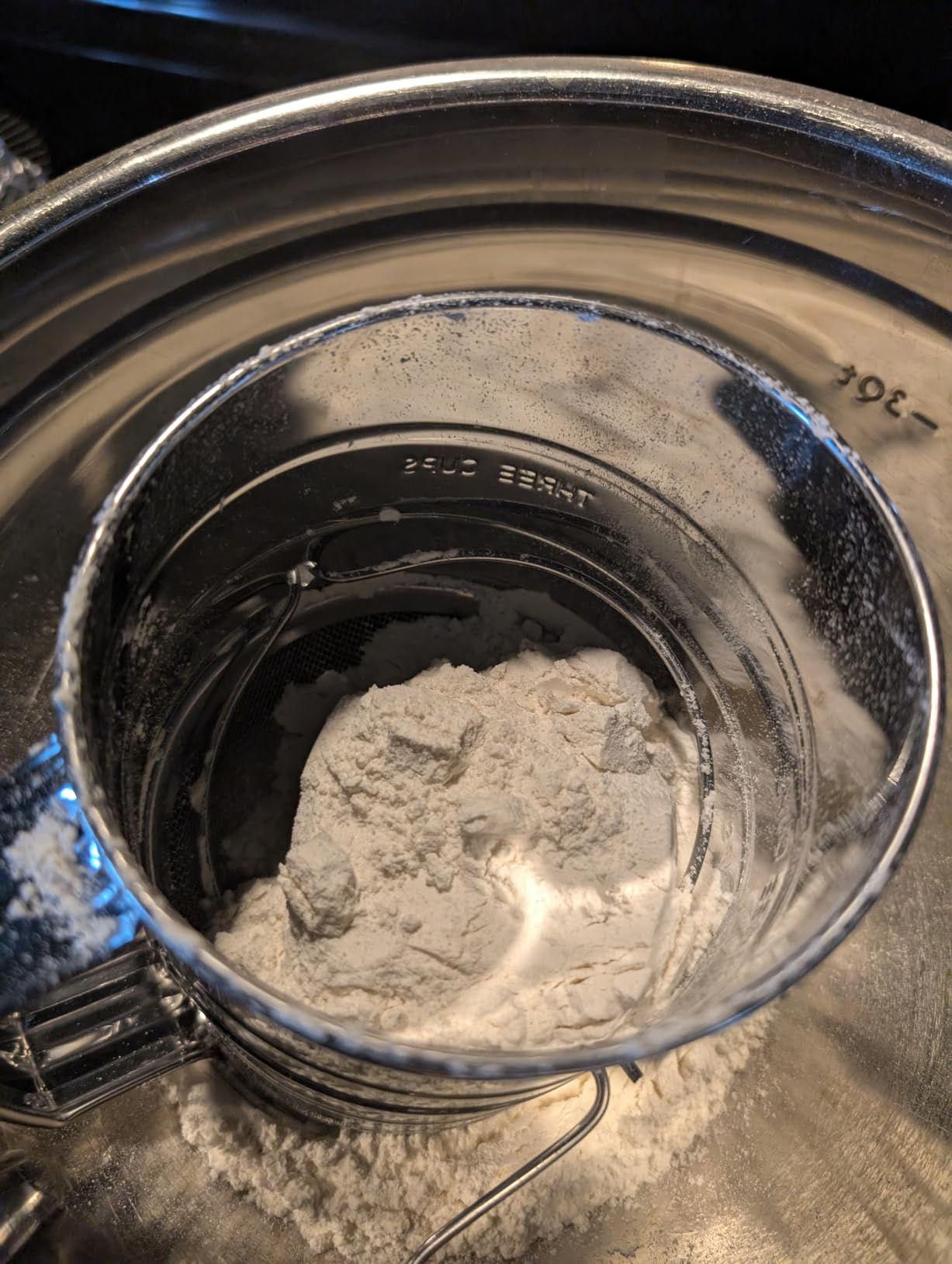 Flour Sifter, 3 Cup Flour Sifter for Baking Fine Mesh Rotary Hand Crank with Loop Agitator for Quick Sifting, Flour Sifter Stainlees Steel, Crank Sifter Flour for Baking Cakes and Spices Toresano customer photo 1