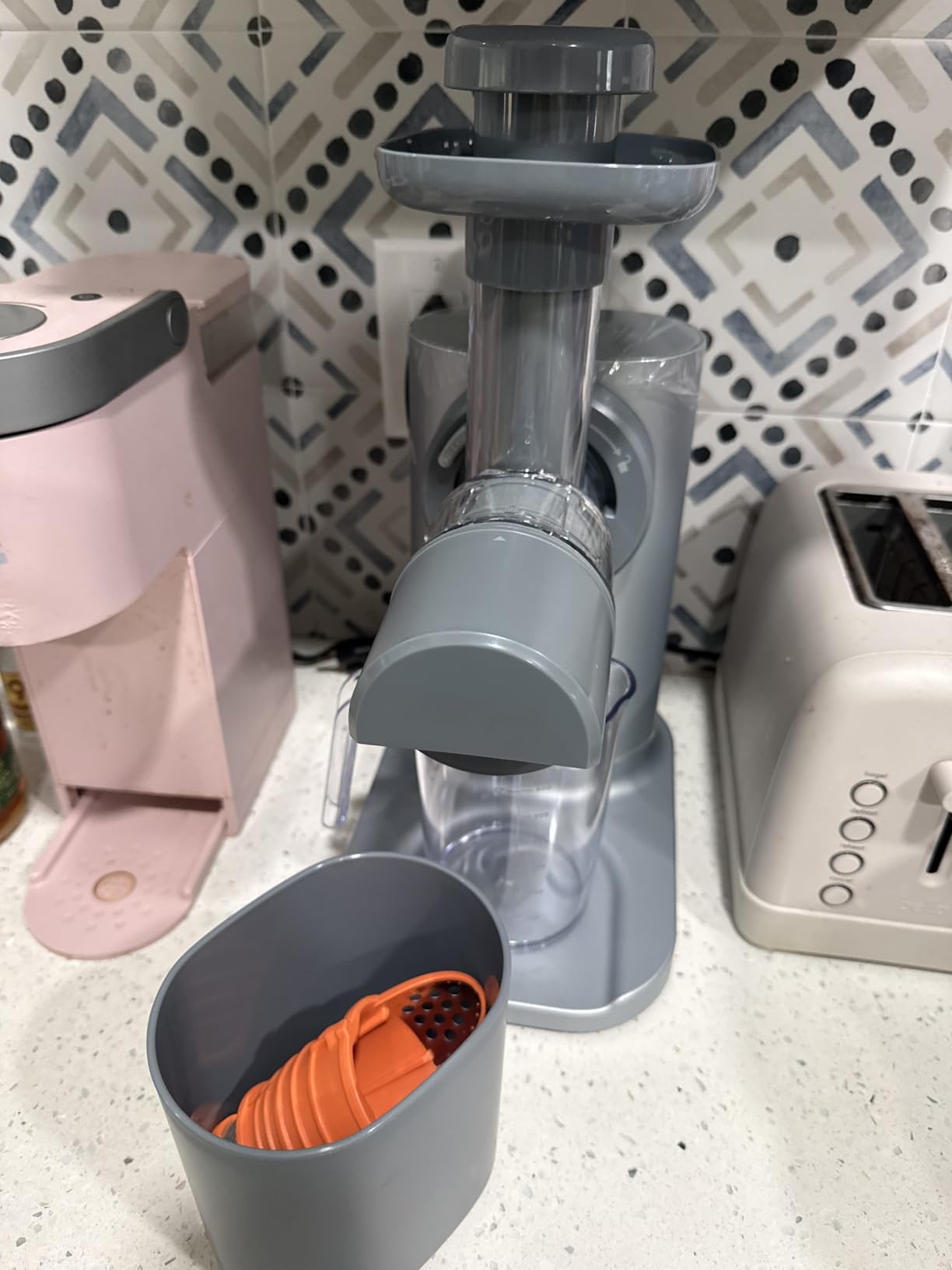 Ninja NeverClog Cold Press Juicer | Powerful Electric Slow Masticating Juicer with Pulp Control | XL Capacity | 24 oz. Juice Jug & 36 oz. Pulp Container | Dishwasher Safe | Charcoal | 150W | JC151 customer photo 1