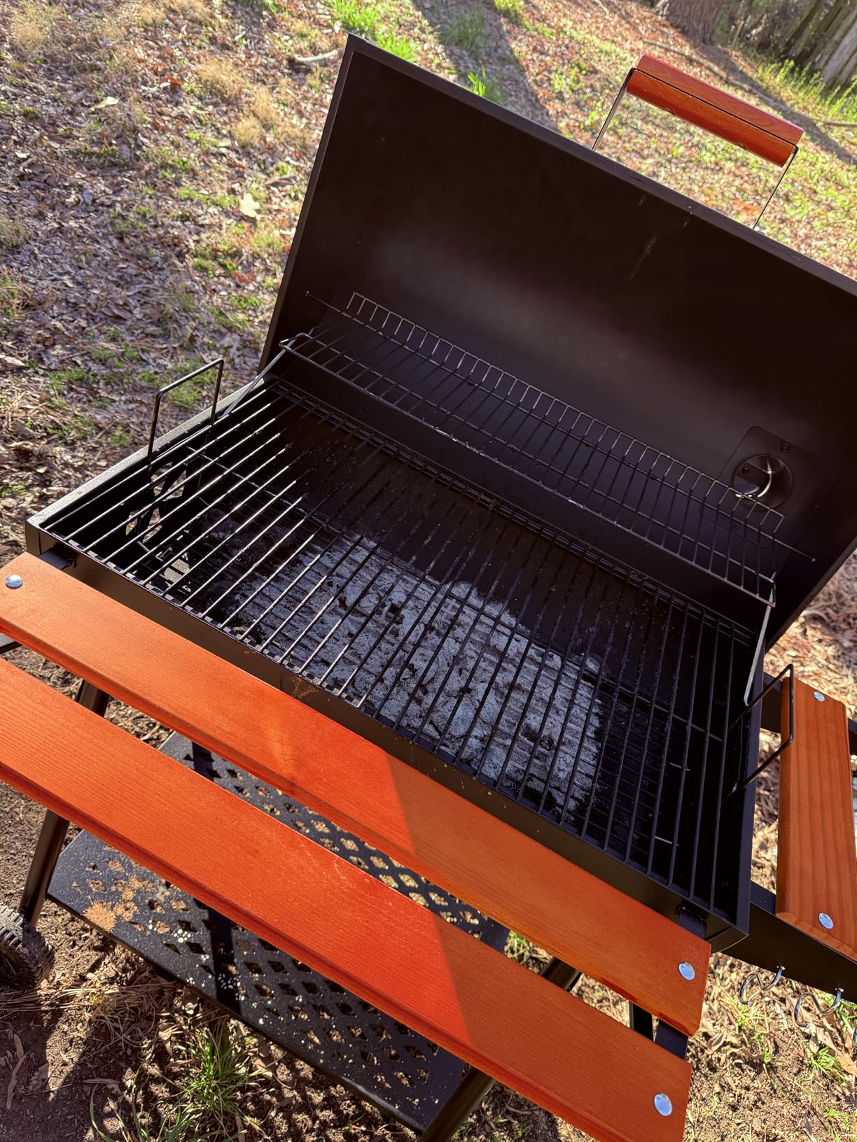 Royal Gourmet CC1830V 30 Barrel Charcoal Grill with Wood-Painted Side Front Table, 627 Square Inches Cooking Space, for Outdoor Backyard, Patio and Parties, Black customer photo 2