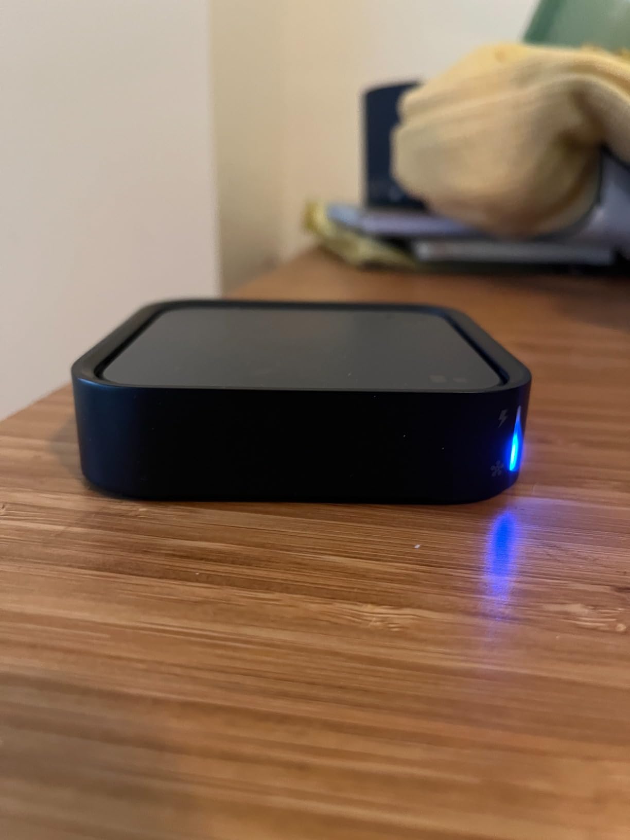 SmartThings Station with Power Adapter, 15W Super Fast Wireless Charger, Smart Home Hub, 2023, EP-P9500TBEGUS, Black customer photo 1