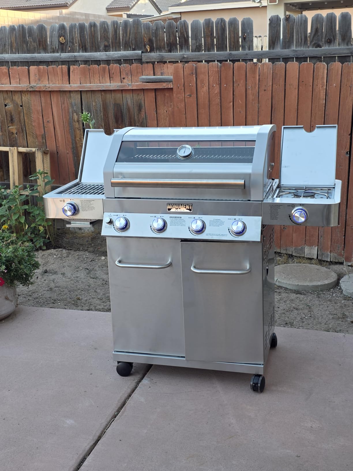 Monument Grills Larger 4+2 Burner Propane Gas Grills Stainless Steel Cabinet Style with Clearview® Lid, Knob Controls, Built-In Thermometer, Infrared Side Sear Burners & Side Burners, Blue customer photo 2