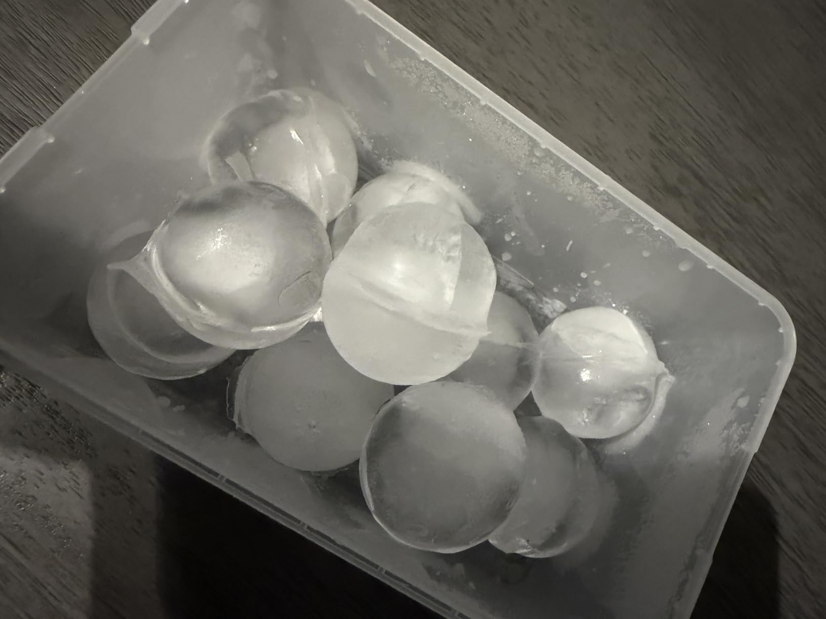 WIBIMEN Large Ice Cube Molds, Big Round Whiskey Ice Cube Trays for Freezer, Easy to Fill & Release, Whiskey Bourbon Cocktail(2.5In*8 Balls- Blue/2 Pack) customer photo 1