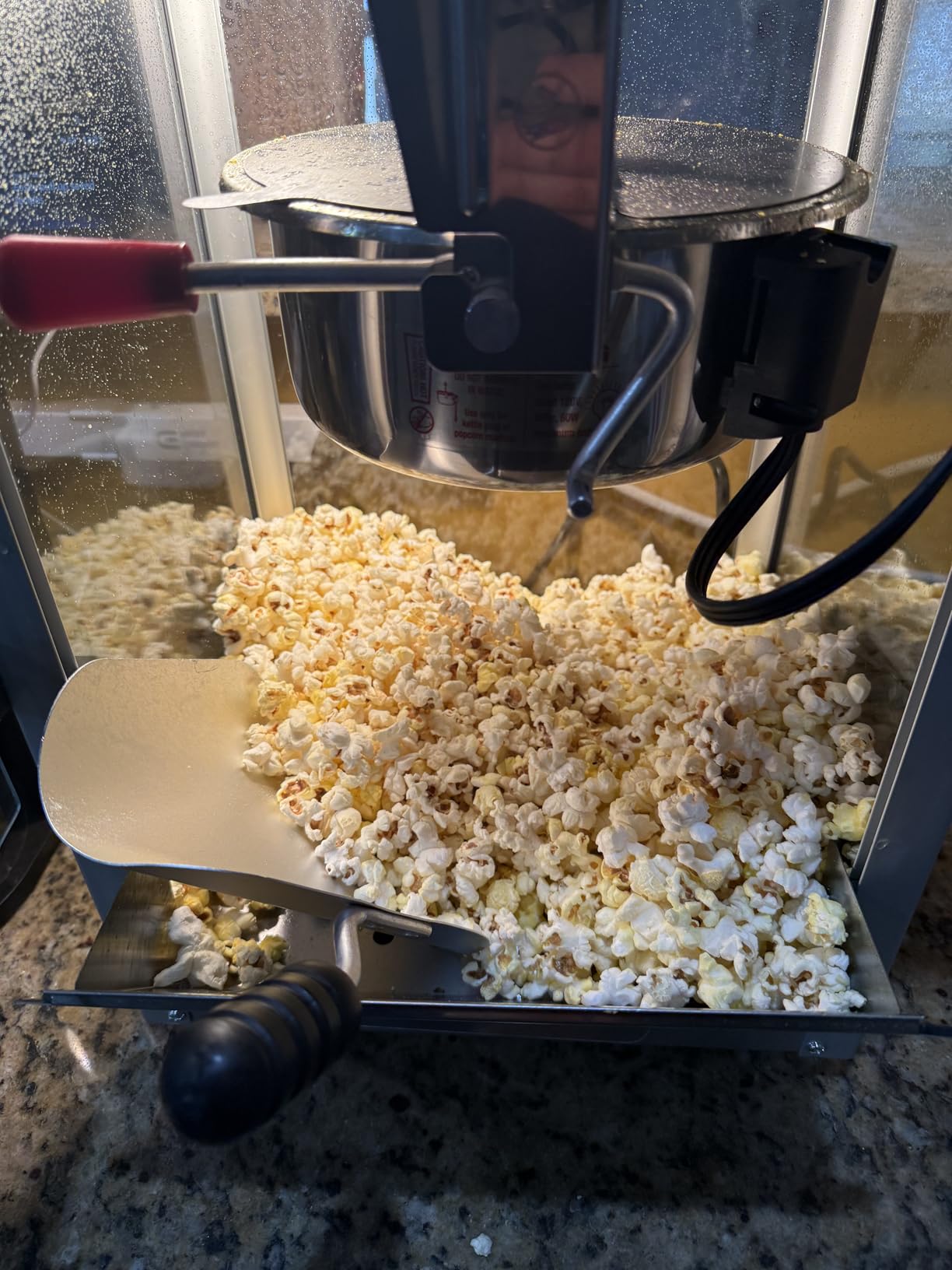 VEVOR Commercial Popcorn Machine, 12 Oz Kettle, 1440 W Countertop Popcorn Maker for 80 Cups per Batch, Theater Style Popper with 3-Switch Control Steel Frame Tempered Glass Doors 1 Scoop 2 Spoons, Red customer photo 2