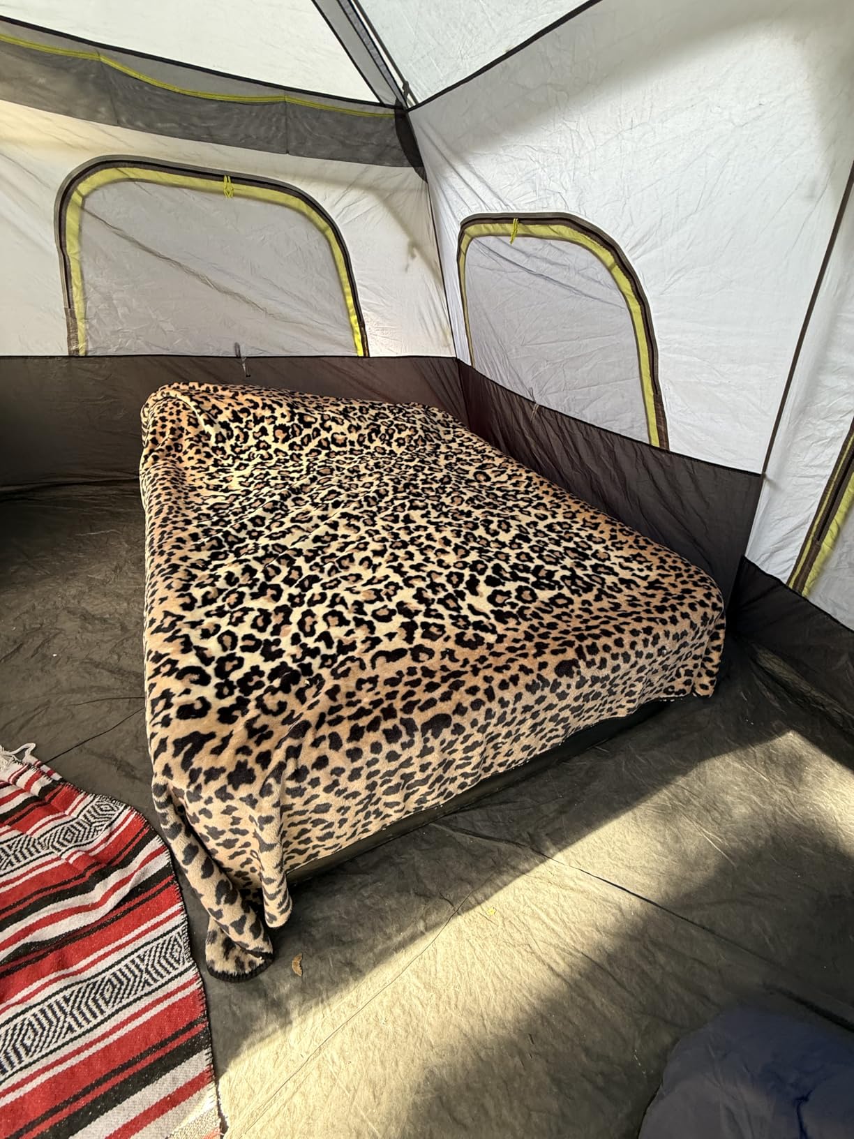 OhGeni Queen Air Mattress with Built in Pump, Ideal Alternative to a Bed, Inflatable Blow Up Mattress 18 Raised Comfort, Upgraded Surface Portable Bed for Home, Camping, Colchone Inflable, 650 lbs customer photo 1