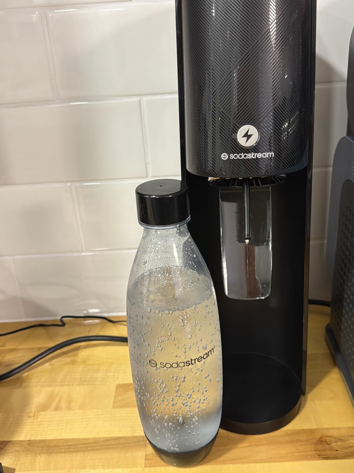 SodaStream E-TERRA Soda Maker | VALUE BUNDLE | 3 Automatic Carbonation Levels | Includes 2x CO2 Cylinders, 3x 32 Fl Oz Dishwasher Safe Bottles, 2x Bubly Fruit Flavor Drops, 1x Power Adapter | Black customer photo 2