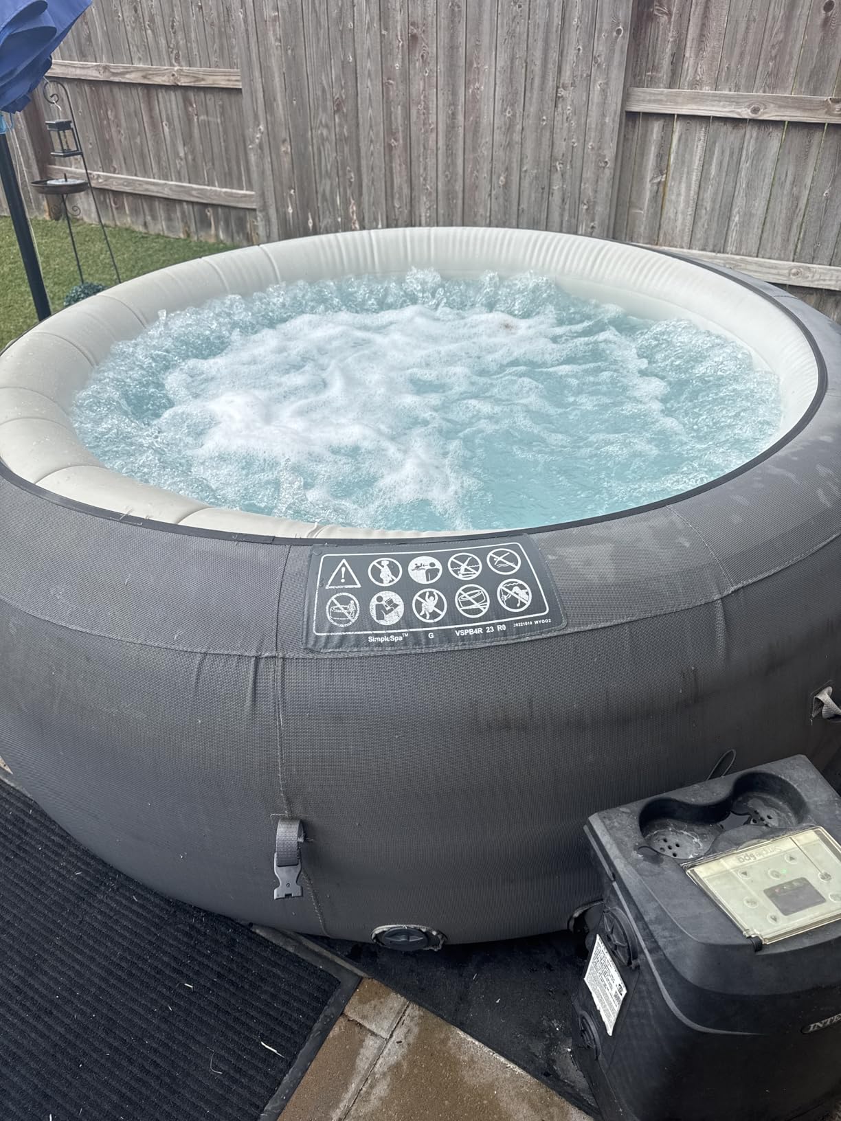 INTEX SimpleSpa 4 Person Round Inflatable Hot Tub, Bubble Massage Spa Set with Insulated Cover, Thermal Ground Cloth, & Chemical Dispenser, 77 in x 26 in customer photo 2