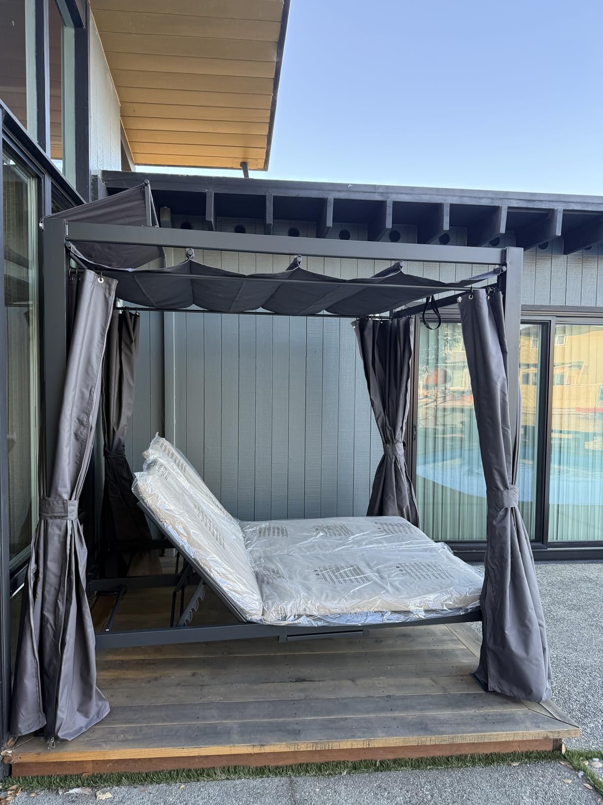 Domi Aluminum Outdoor Patio Daybed with Retractable Canopy Bed, Double Chaise Lounge Outdoor Grey Curtain with Beige Cushion & Cup Holder, for Outside Pool,Garden,Backyard,Lawn customer photo 1