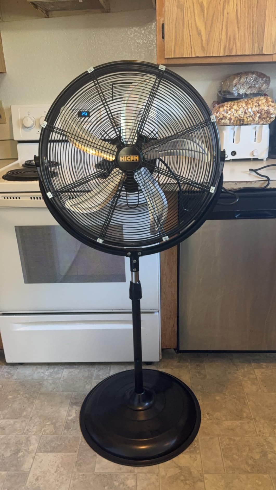 HiCFM 4400 CFM 20 Inch Outdoor Misting Fan Pedestal Standing Base with IP44 Enclosed Motor, Detachable Mist Spray Kit, 9 FT Cord & GFCI Plug, 120 Degree Tilted Head, UL Outdoor Approved customer photo 1