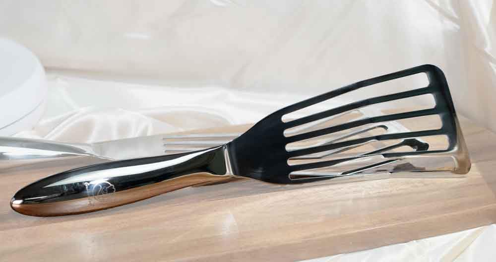 Stainless Steel Fish Spatula Set - 1 Large Fish Turner + 1 Small Metal Spatula, Ultra Thin Edge for Easy Turning & Flipping, Metal Kitchen Utensils with Ergonomic Non-Slip Handle, Dishwasher Safe customer photo 2