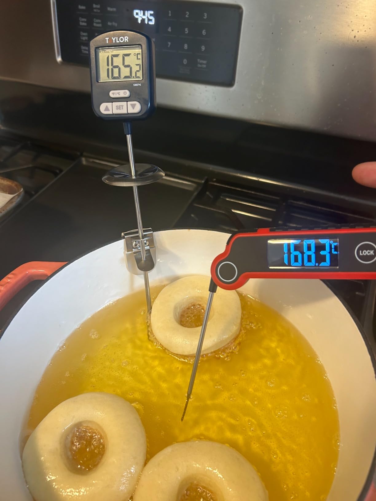 Taylor Digital Premium High Heat Resistant Candy Thermometer, Meat, Deep Fry, Brewing, and Craft Thermometer, with pan/Kettle Clip and Heat Shield, Backlit Display, and Includes 1 CR2032 Battery, Navy customer photo 1