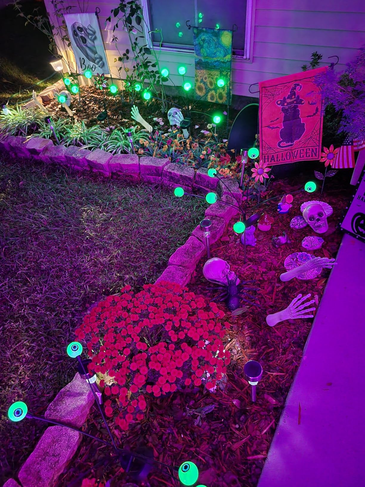 Halloween Decorations Outdoor Solar Scary Eyeball Lights,2PACKS 12LED Green Eyeball Swaying Firefly Lights,Waterproof Solar Halloween Path Lights for Yard/Garden/Lawn/Party Decor customer photo 2