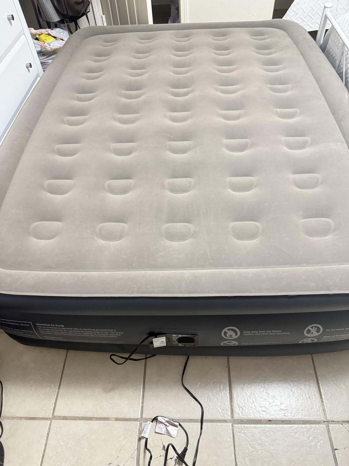 iDOO Queen Air Mattress with Built in Pump, 18 Raised Comfort Inflatable Blow up Mattress, Upgraded Four Chamber Portable Air Bed for Camping, Guests and Home, Colchon Inflable, 650 lbs Max customer photo 2