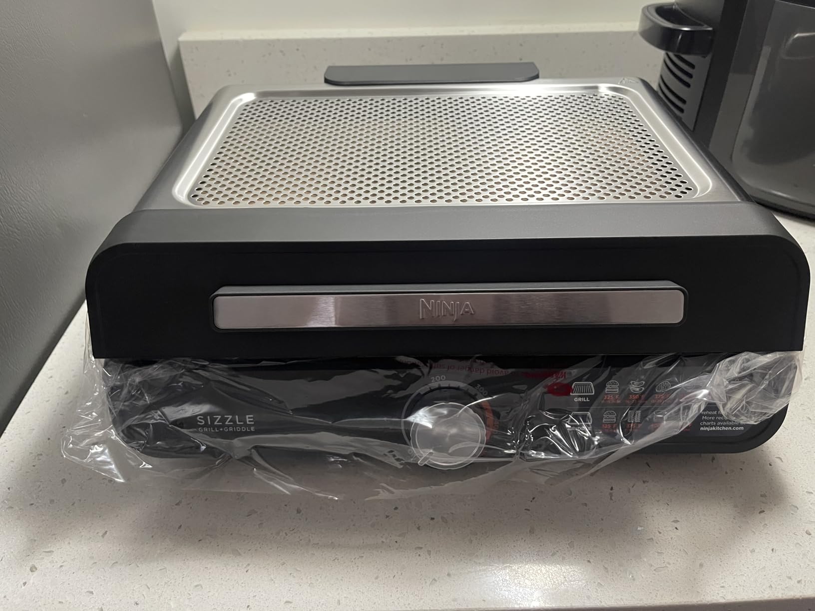 Ninja Griddle and Indoor Grill, 14'', Electric Grill, For Steak, Burgers, Salmon, Veggies, and More, Pancake Griddle, Nonstick, Dishwasher Safe, 500F, Even Cooking, Silver, GR101 customer photo 1