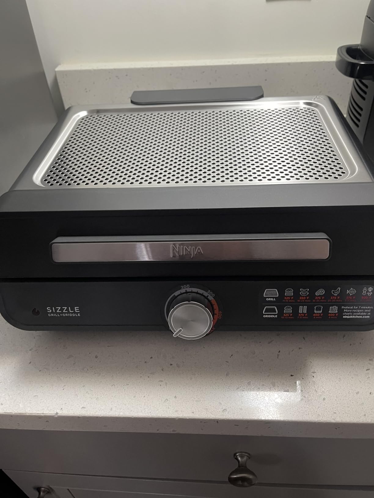 Ninja Griddle and Indoor Grill, 14'', Electric Grill, For Steak, Burgers, Salmon, Veggies, and More, Pancake Griddle, Nonstick, Dishwasher Safe, 500F, Even Cooking, Silver, GR101 customer photo 2