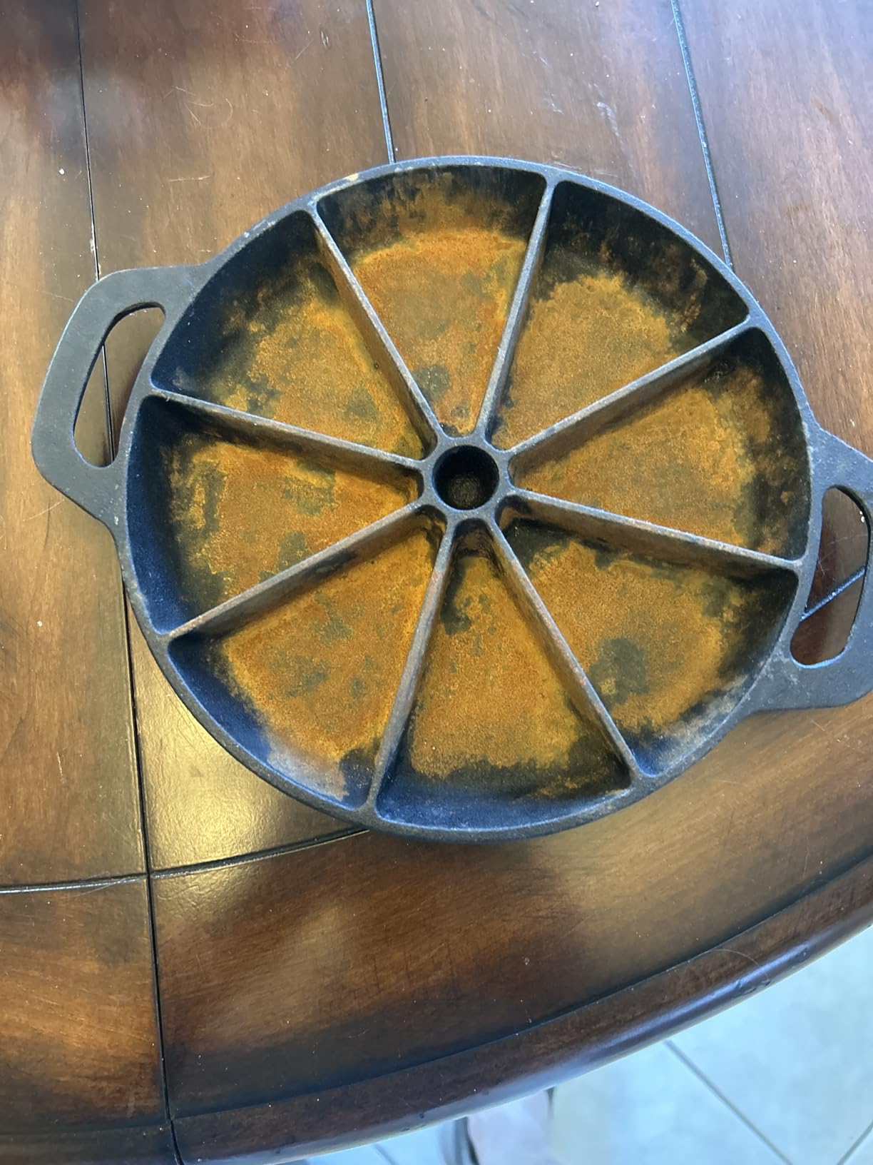 WUWEOT Cast Iron Wedge Pan, Non stick Round Corn Bread Skillet, Black 8-edges Biscuit Pans with Double Handles for Scones, Corn Stick Pan, Muffins, Cup Cakes and Brownies customer photo 2