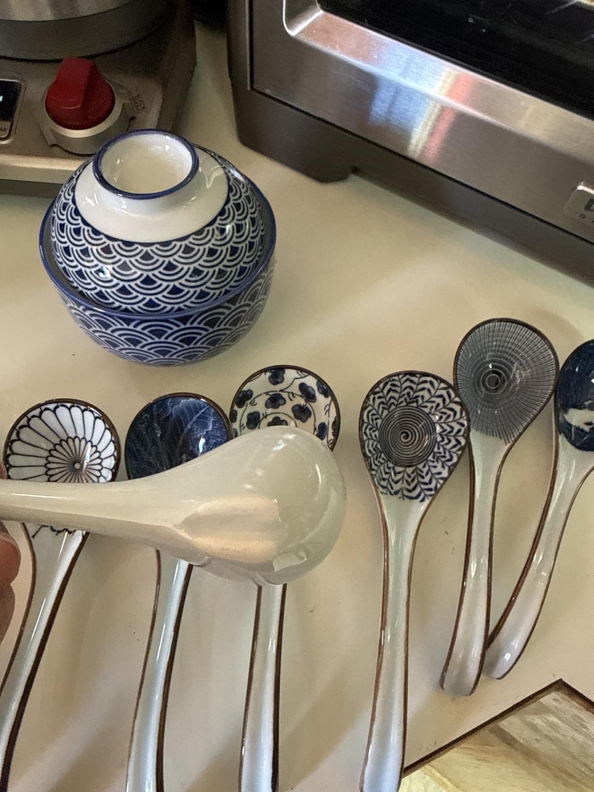 Asian Ceramic Soup Spoon, with Long Handle Easy to Hold, Non-slip Bottom, for Japanese Ramen, Chinese and Vietnamese Wonton, Noodle Soup Spoons (V86) customer photo 2