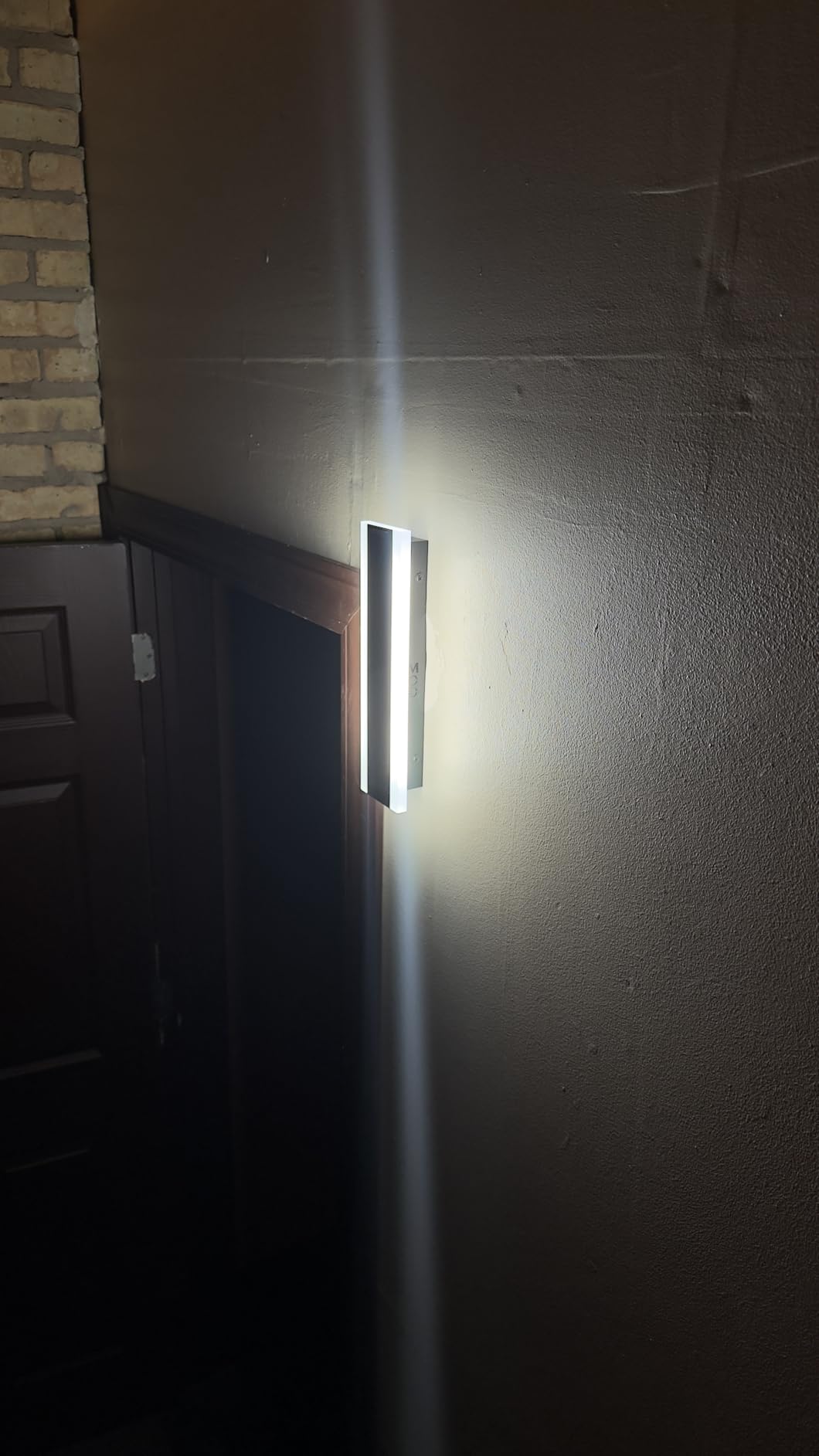 MOD LIGHTING Haylen Wired LED Outdoor Wall Light (1-Pack), 12