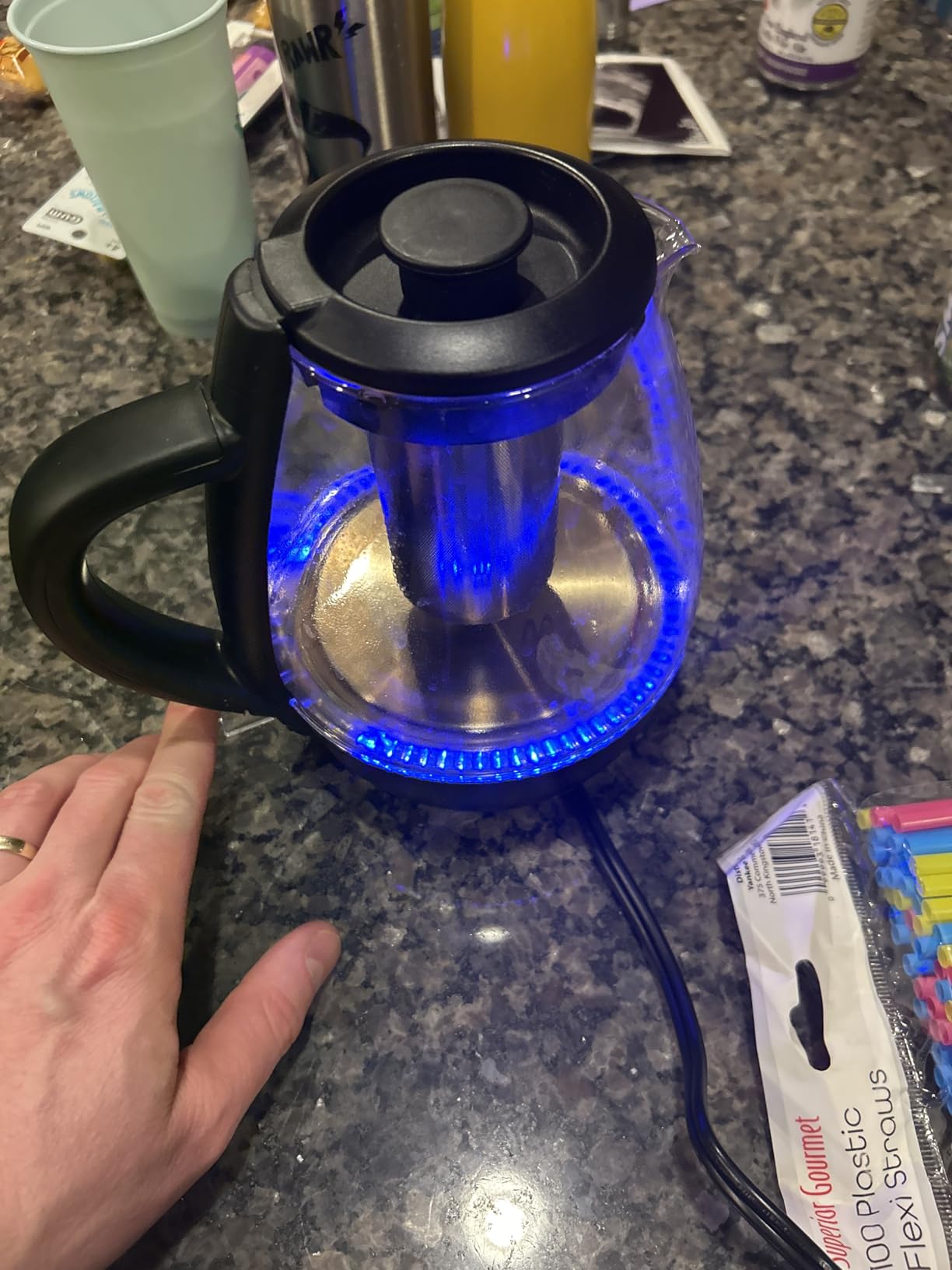 Chefman Electric Kettle with Tea Infuser, Compact 1L (4 Cups), 1500W, Removable Lid for Easy Cleaning, Boil-Dry Protection, Stainless Steel Filter, BPA Free, Auto Shut Off, Small Electric Tea Kettle customer photo 2