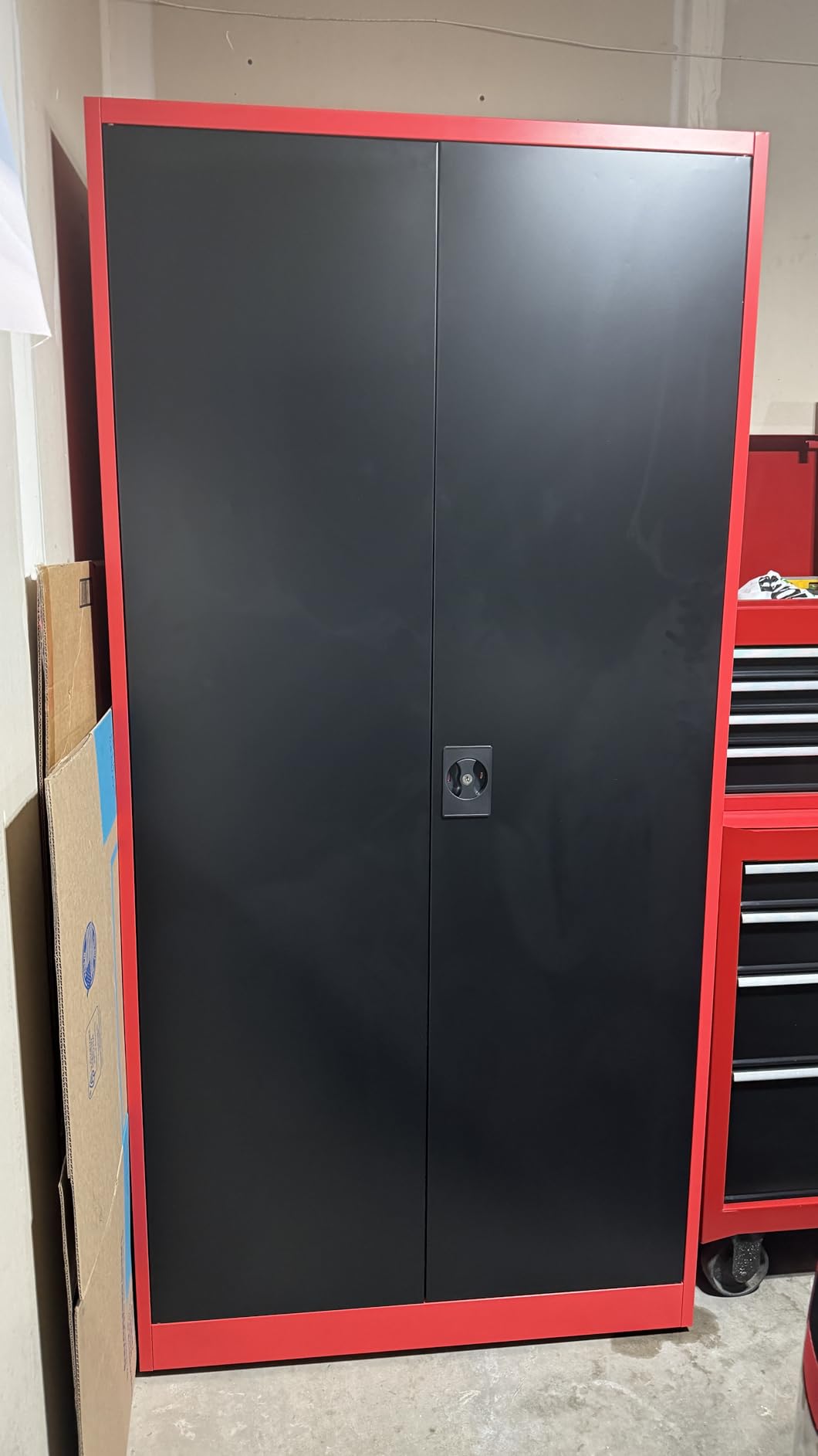 Letaya Metal Garage Storage Cabinets with Lock Door and Adjustable Shelves, Steel Tool Cabinets for Home,Office,Warehouse Organisieren (Black) customer photo 1