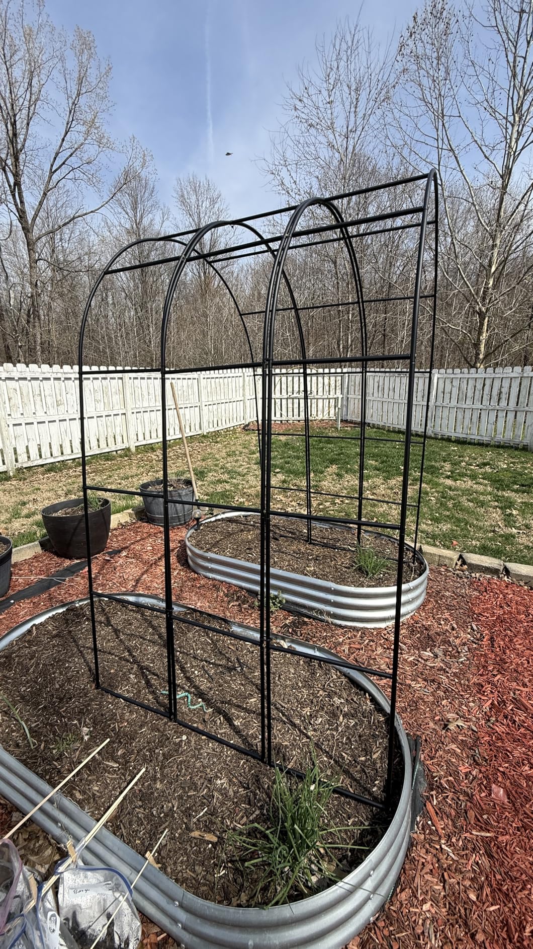 RUBFAC 7.8ft Garden Arch Trellis for Climbing Plants Outdoor, Metal Arch Frame Garden Arbors and Arches, Outdoor Archway for Flower Vines Wedding Bridal Party Decoration, Black customer photo 1