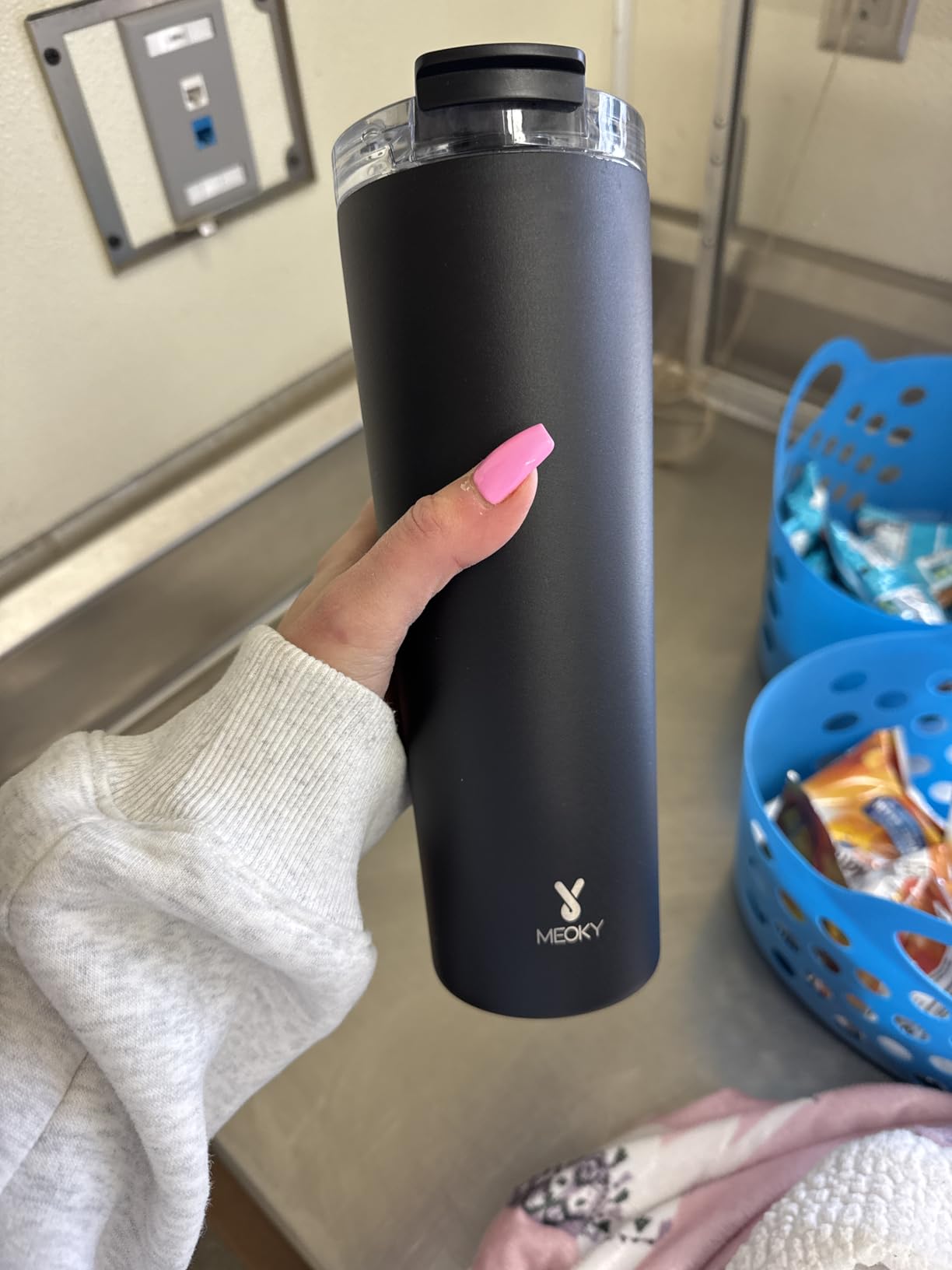 Meoky 24 oz Travel Coffee Mug with Leak-proof Lid, Stainless Steel Insulated Coffee Tumbler, Keeps Hot for 8 Hours or Cold for 24 Hours, Fits in Car Cup Holder (Night) customer photo 2