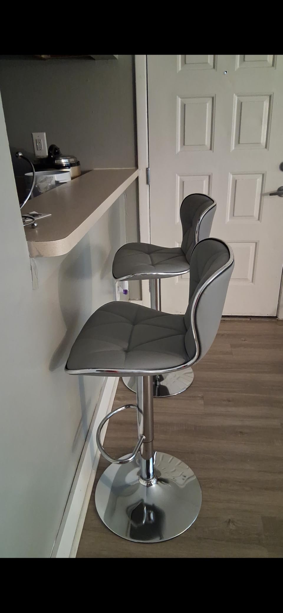 Yaheetech Bar Stools Set of 2, PU Leather Swivel Adjustable Barstools with Shell Back, Bar Chairs with Foma Padded for Home, Kitchen, Light Grey customer photo 2