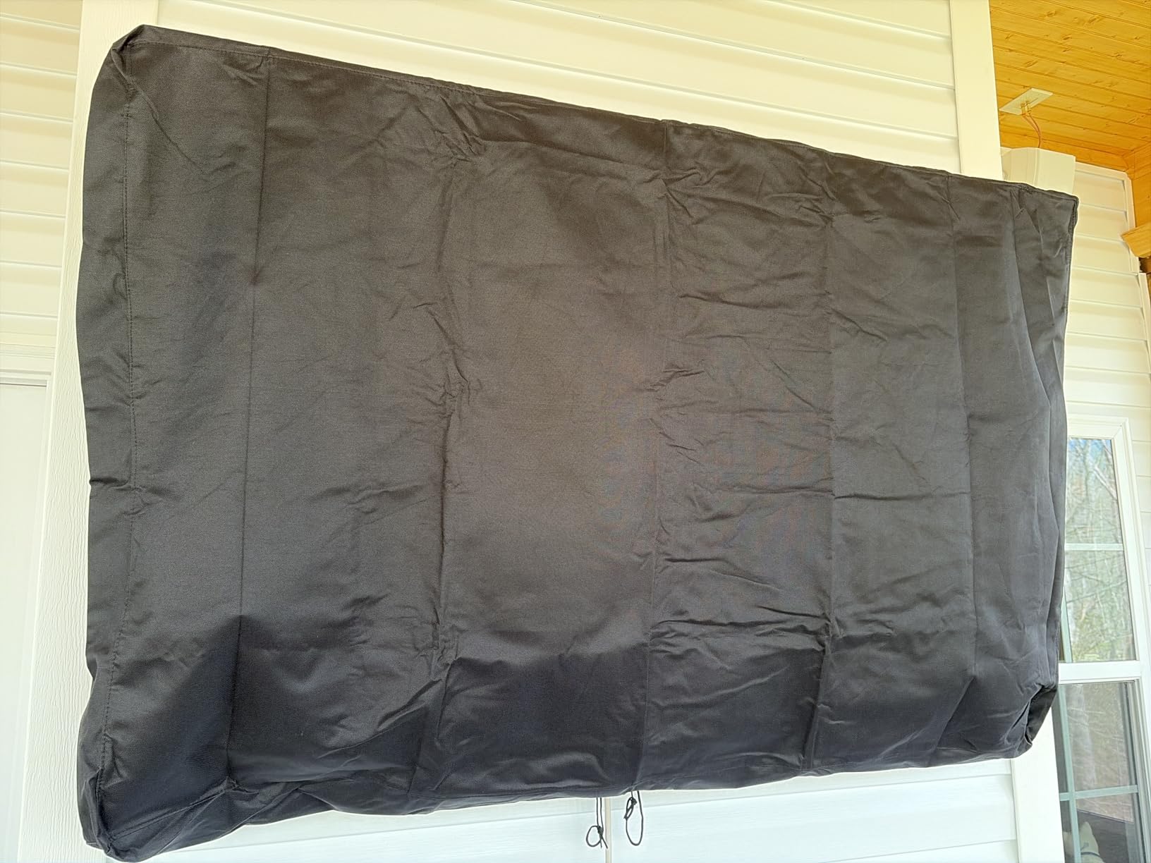 Outdoor TV Cover 95-100 inch - WITH ZIPPER, Weatherproof, Waterproof 360 degrees protection, Soft Non Scratch Interior - Black customer photo 1