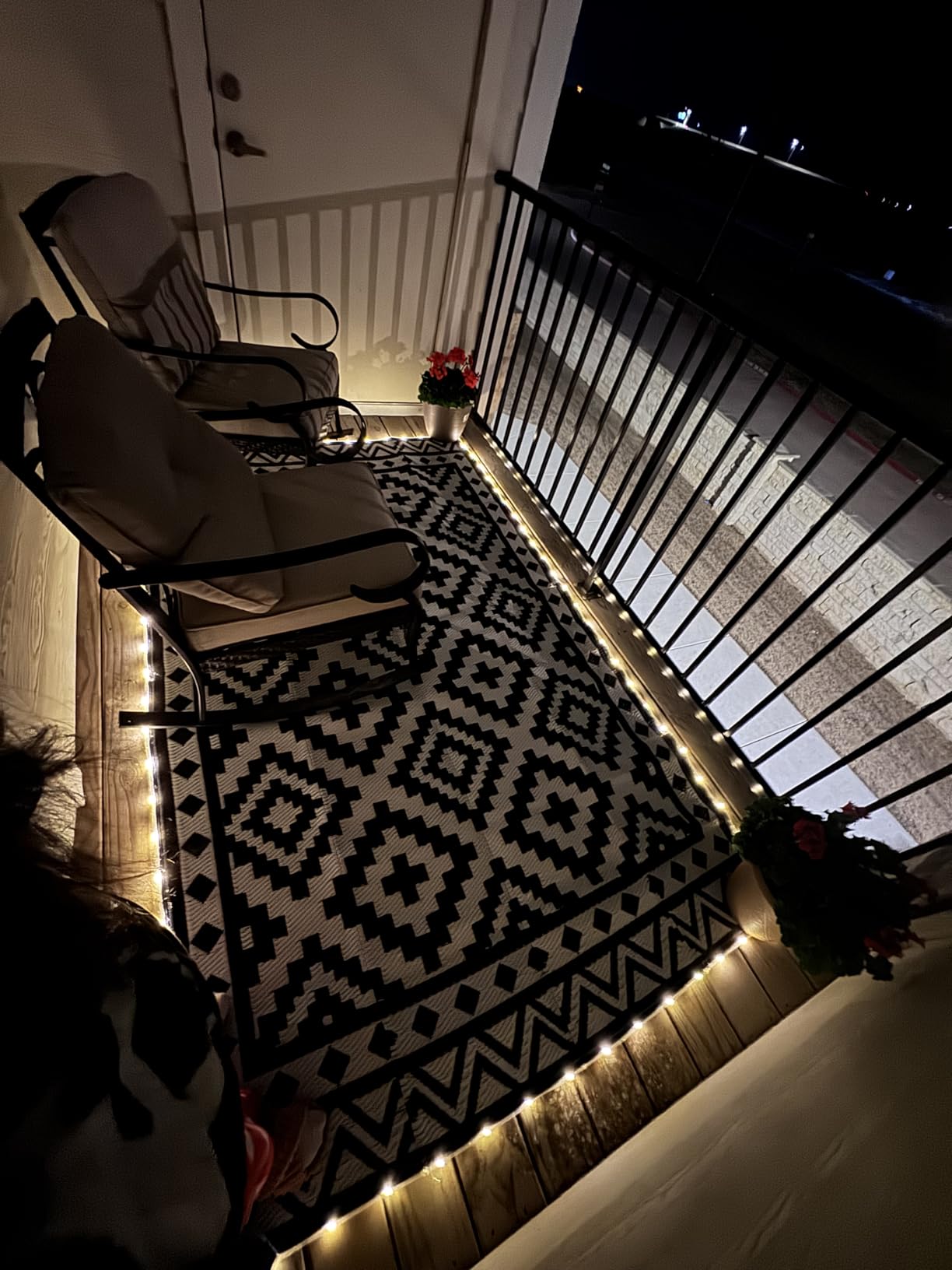 HAUSHOF 5'X8' Outdoor Rug Waterproof with LED Strip Light, Reversible Outdoor Plastic Straw Rug, Patio Rug with 4 Rug Stakes, Outdoor Carpet Mat for RV, Camping, Beach, Porch, Balcony, Black&White customer photo 2