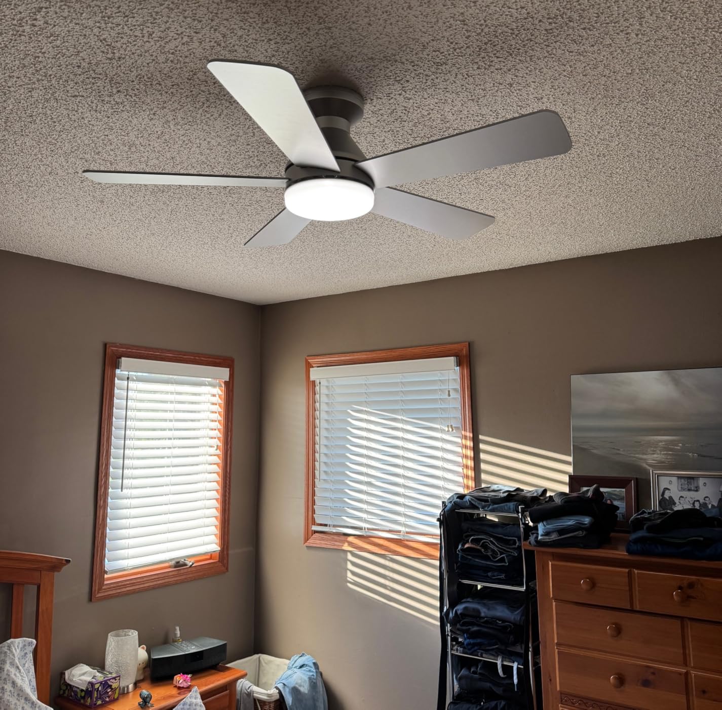 addlon Ceiling Fans with Lights, 42 Inch Low Profile Ceiling Fan with Light And Remote Control, Flush Mount, Reversible, 3CCT, Dimmable, Quiet, White Small Ceiling Fan for Bedroom Indoor/Outdoor Use customer photo 1