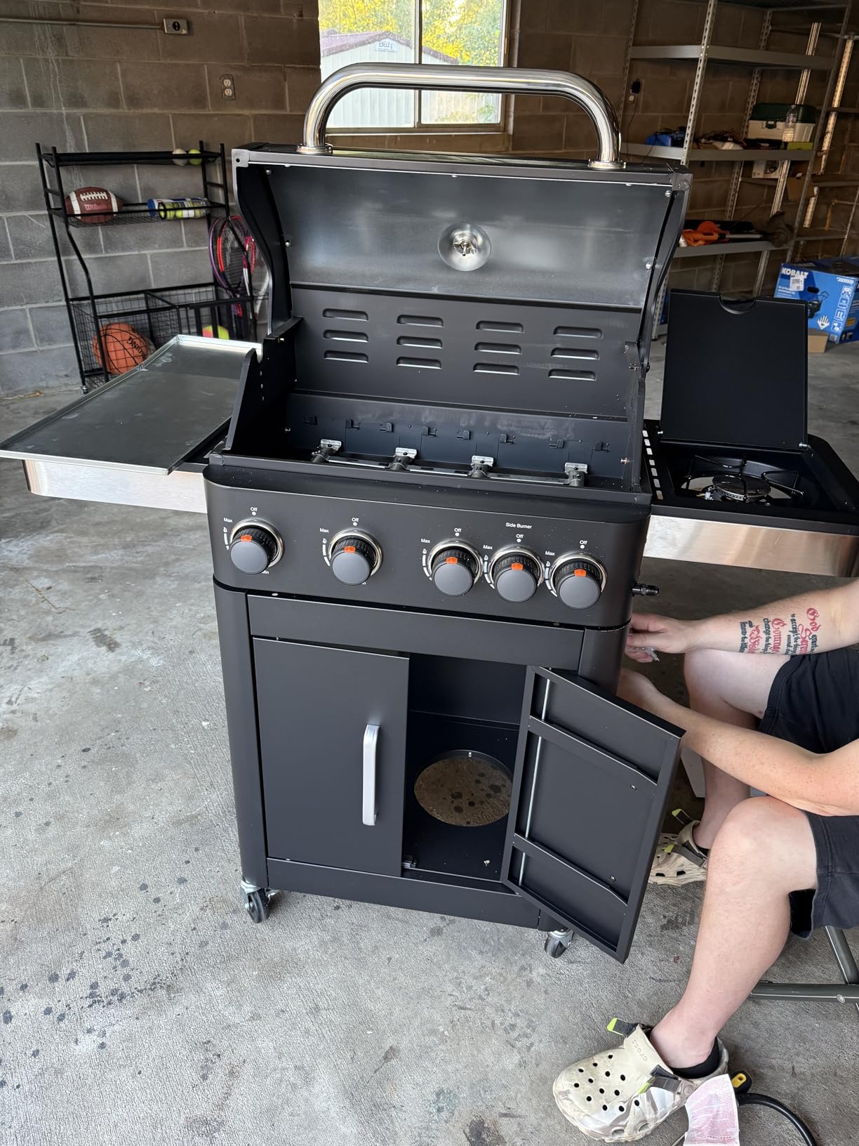 MFSTUDIO 4 Burners Propane Gas Grill and Griddle Combo with Side Burner, 2 in 1 Griddle Grill and Porcelain-Enameled Cast Iron Grates, 46,700 BTU Outdoor Cooking Barbecue Grill, Black customer photo 1