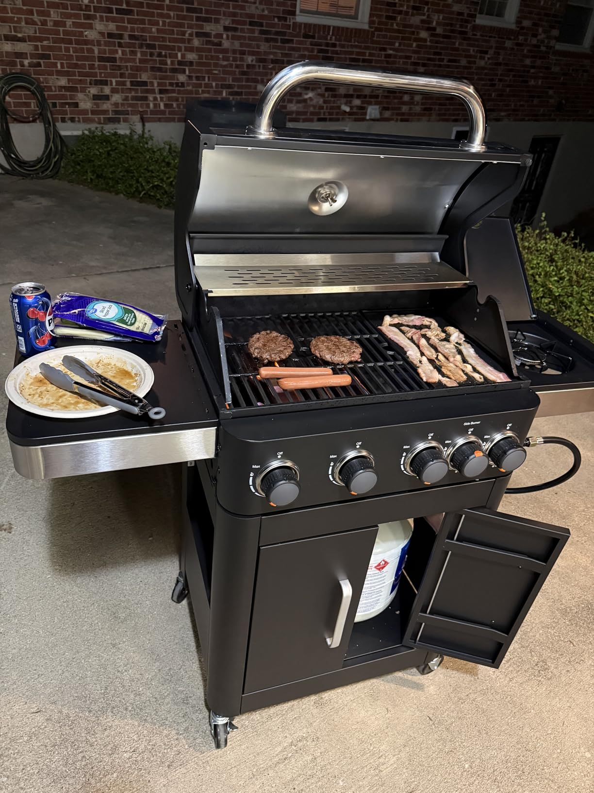 MFSTUDIO 4 Burners Propane Gas Grill and Griddle Combo with Side Burner, 2 in 1 Griddle Grill and Porcelain-Enameled Cast Iron Grates, 46,700 BTU Outdoor Cooking Barbecue Grill, Black customer photo 2