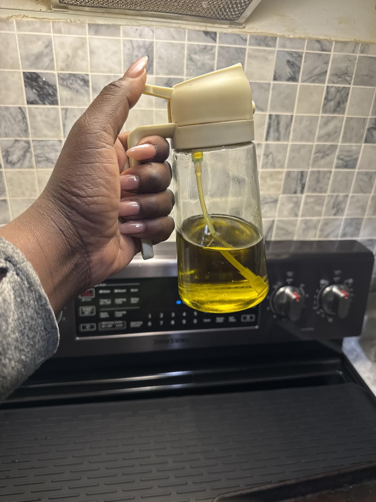 YARRAMATE 16oz/470ml Glass Olive Oil Sprayer for Cooking with Stickers, 2 in 1 Oil Dispenser for Kitchen Gadgets, Food Grade Premium Spray Bottle with Portion Control for Salad, Frying, BBQ (Black) customer photo 1