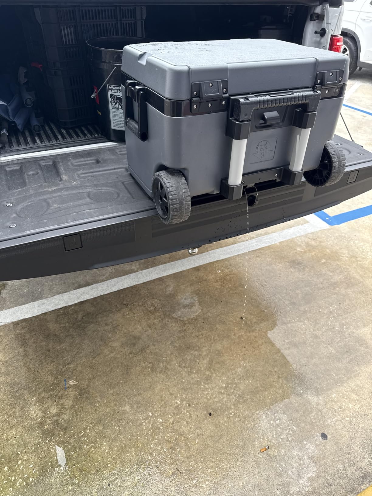 Igloo Trailmate 52Qt Wheeled Cooler, Insulated Hard Shell Ice Chest, Bone customer photo 2