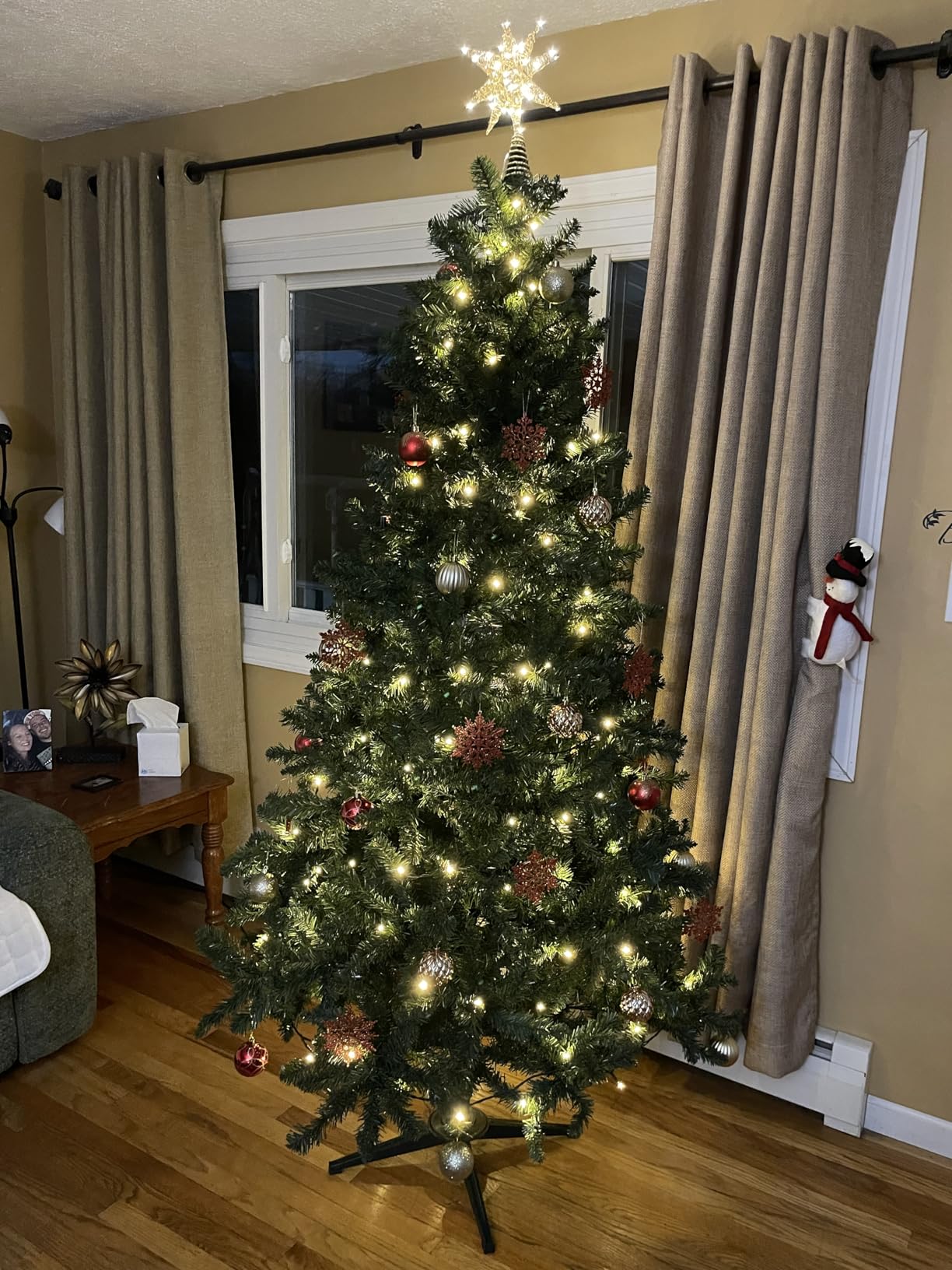 100FT 300 LED Christmas Lights Outdoor, Warm White Christmas Tree Lights 8 Modes, Plug in Connectable Christmas String Lights Indoor for Outside Patio Garden Xmas Party Holiday Decorations customer photo 1