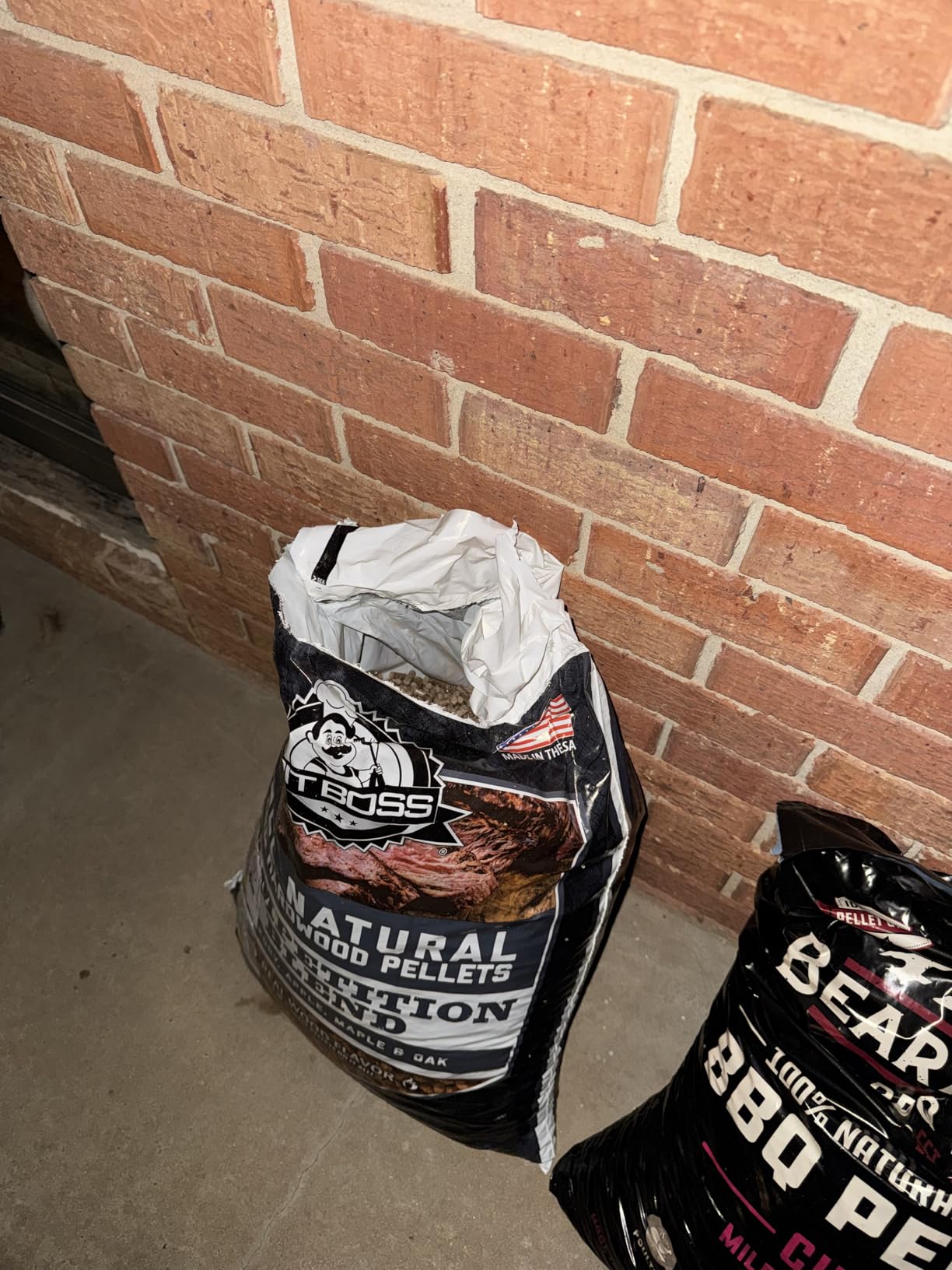 Pit Boss 40-Pound Bag of 100% Natural Hardwood Competition Blend BBQ Grilling pellets customer photo 1