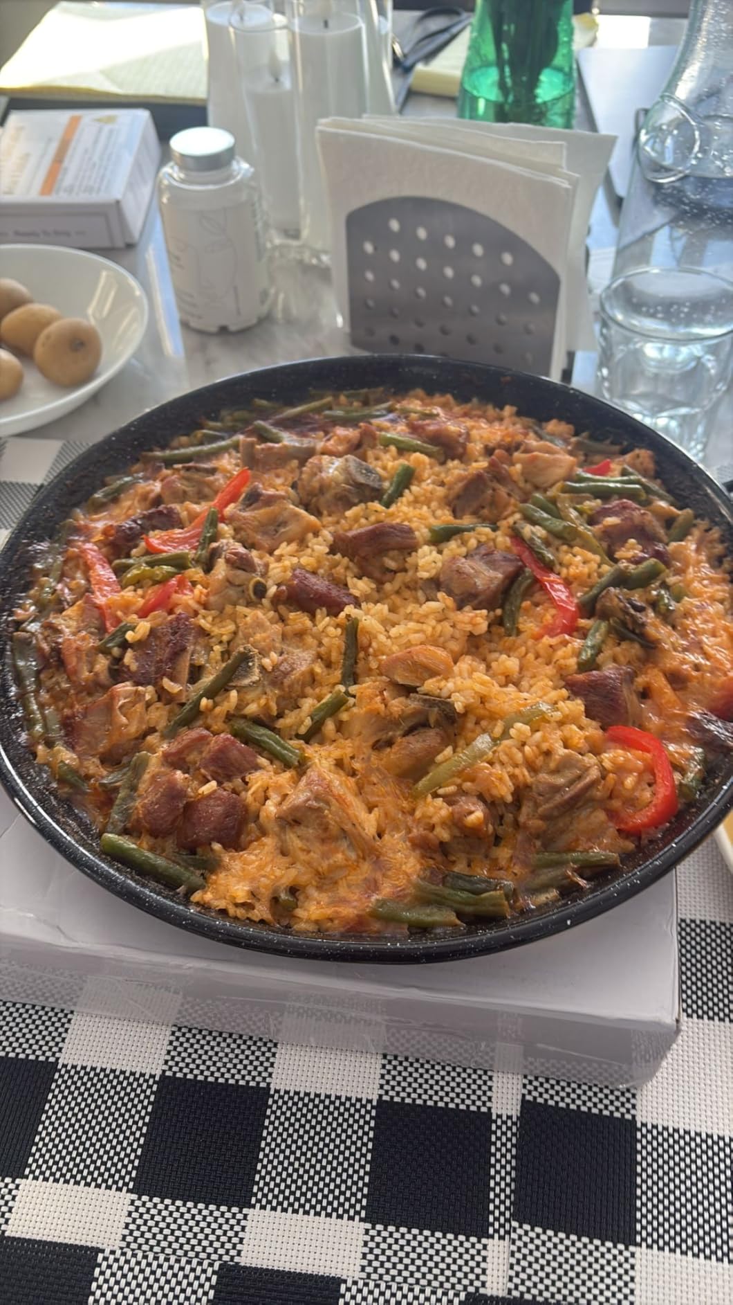 Paella Pan - Enamelled, No-Rust Steel Skillet - Easy-to-Clean Pan for Propane & Gas Burners - Indoor & Outdoor Cooking Cacerola Paellera Sarten - 13 Inch, for 6 Servings customer photo 2