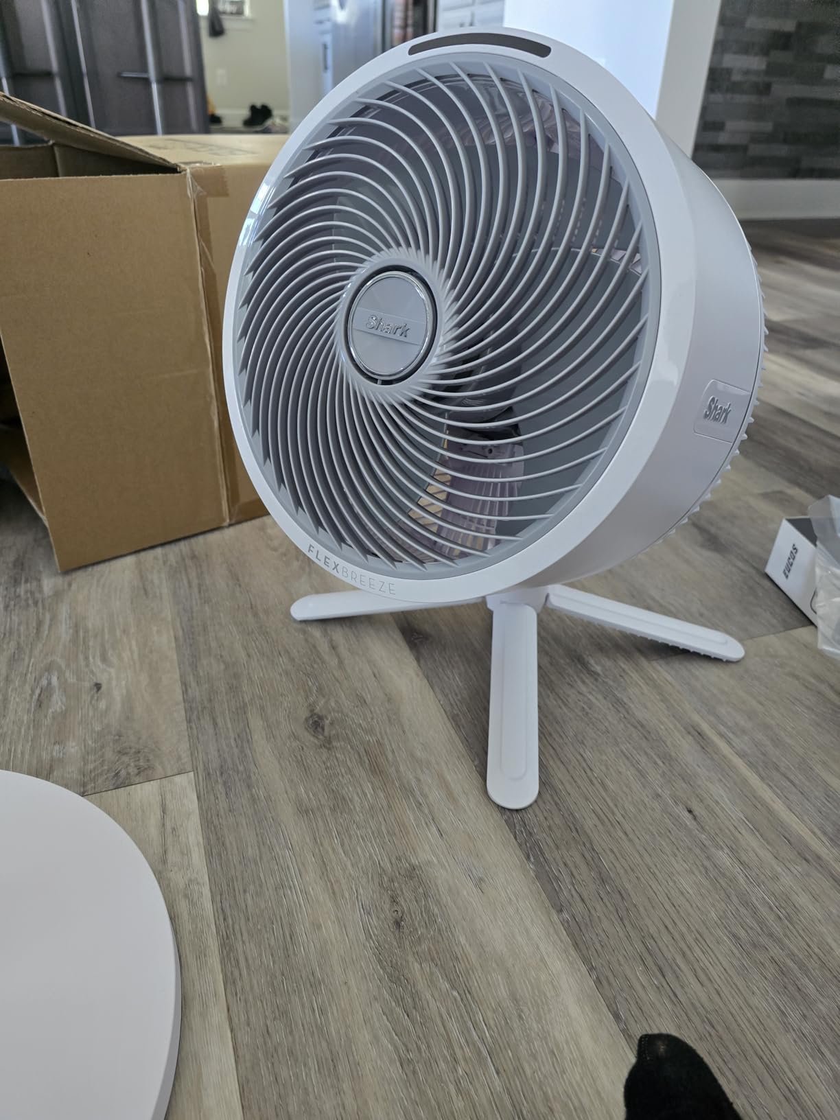 Shark FlexBreeze Fan - Indoor & outdoor oscillating fan, pedestal & tabletop, corded & cordless portable fan with outdoor InstaCool misting attachment - FA222 customer photo 1