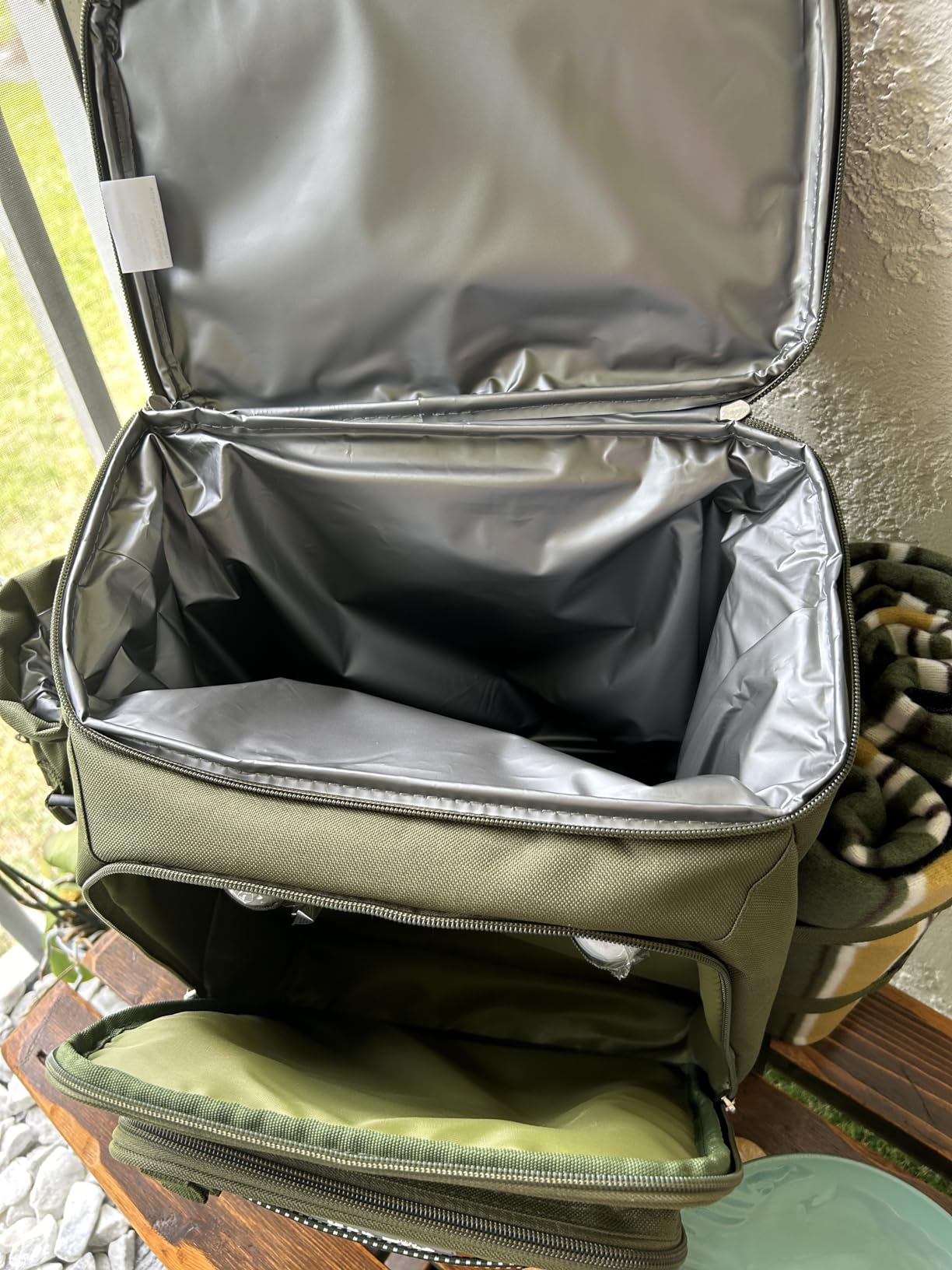Hap Tim Picnic Basket Backpack for 4 Person with Blanket, Insulated Leakproof Cooler Compartment, Wine Holder, Cutlery Set, Engagement Gifts for Couples, White Elephant Gift Ideas, Green (36221-GR) customer photo 2