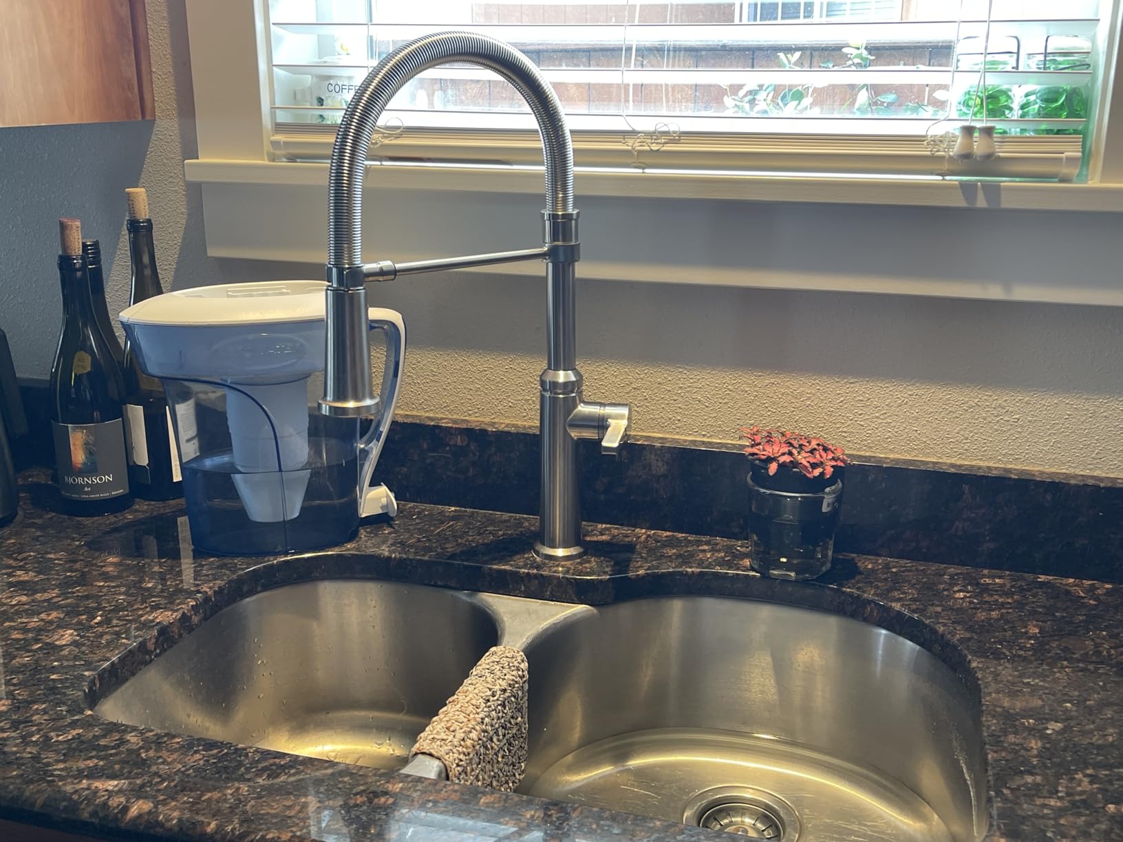 Delta Rhett Pro Style Commercial Kitchen Faucet with Pull Down Sprayer, Brushed Nickel Single Hole Kitchen Sink Faucet, Single Handle, Stainless 18829-SS-DST customer photo 1