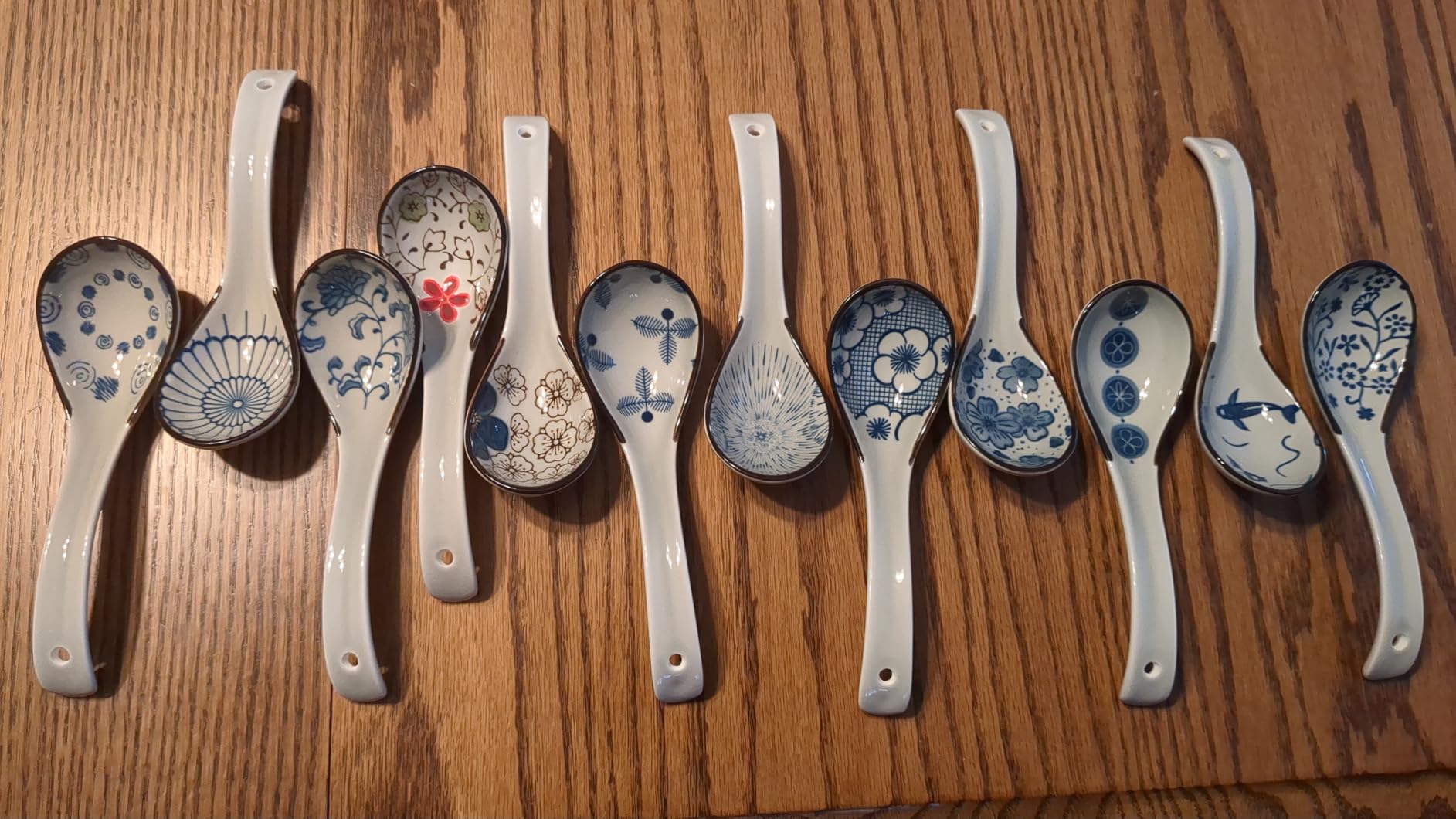 5pcs Asian Soup Spoon, Ceramic Chinese Soup Spoons, Deep Oval Hook Non-slip Japanese Spoons for Rice Ramen Pho Miso Soup Wonton Noodle customer photo 1