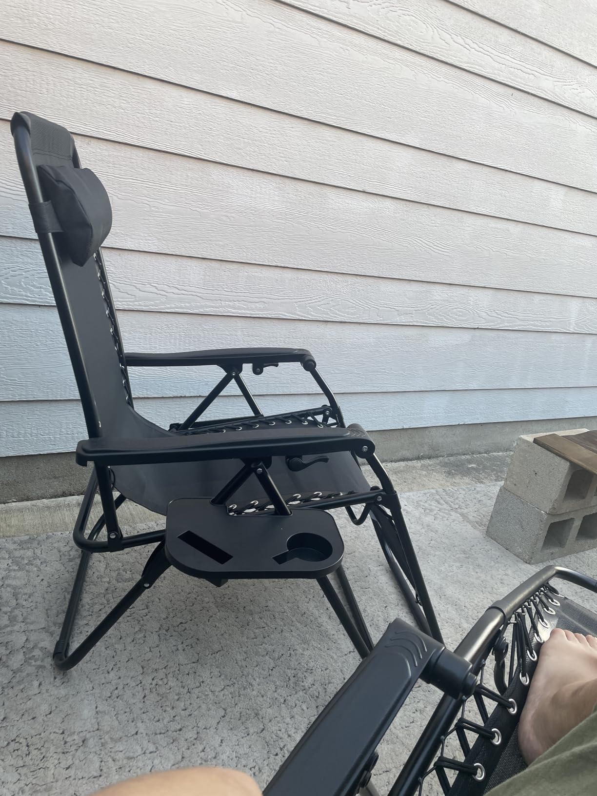 Sweetcrispy Zero Gravity Chairs, Set of 2 Portable Recliner Beach Camping Patio Outdoor Folding Lounge Chair with Cup Holder Trays and Adjustable Pillow for Poolside, Garden, Backyard, Lawn (Black) customer photo 1