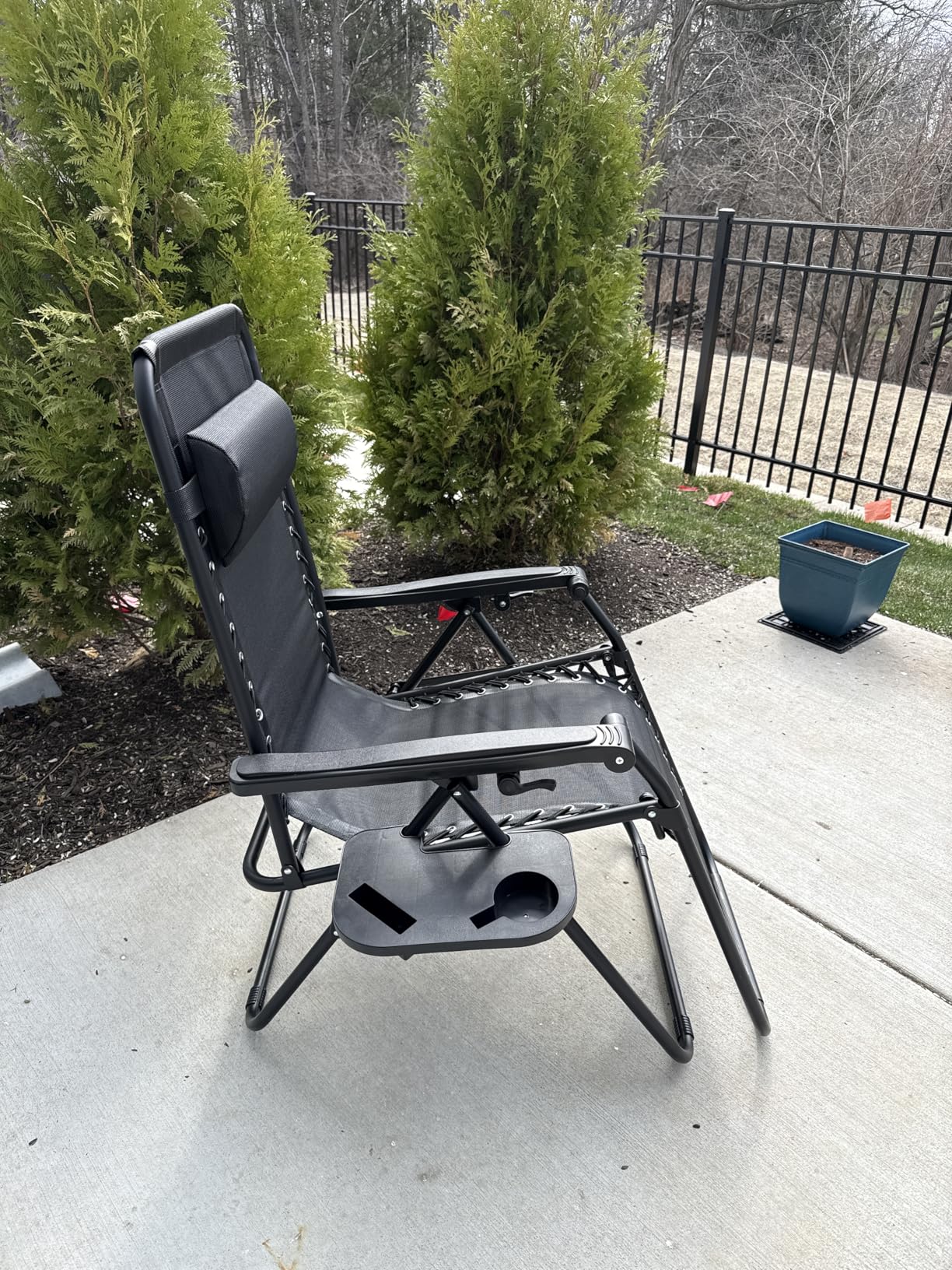 Sweetcrispy Zero Gravity Chairs, Set of 2 Portable Recliner Beach Camping Patio Outdoor Folding Lounge Chair with Cup Holder Trays and Adjustable Pillow for Poolside, Garden, Backyard, Lawn (Black) customer photo 2