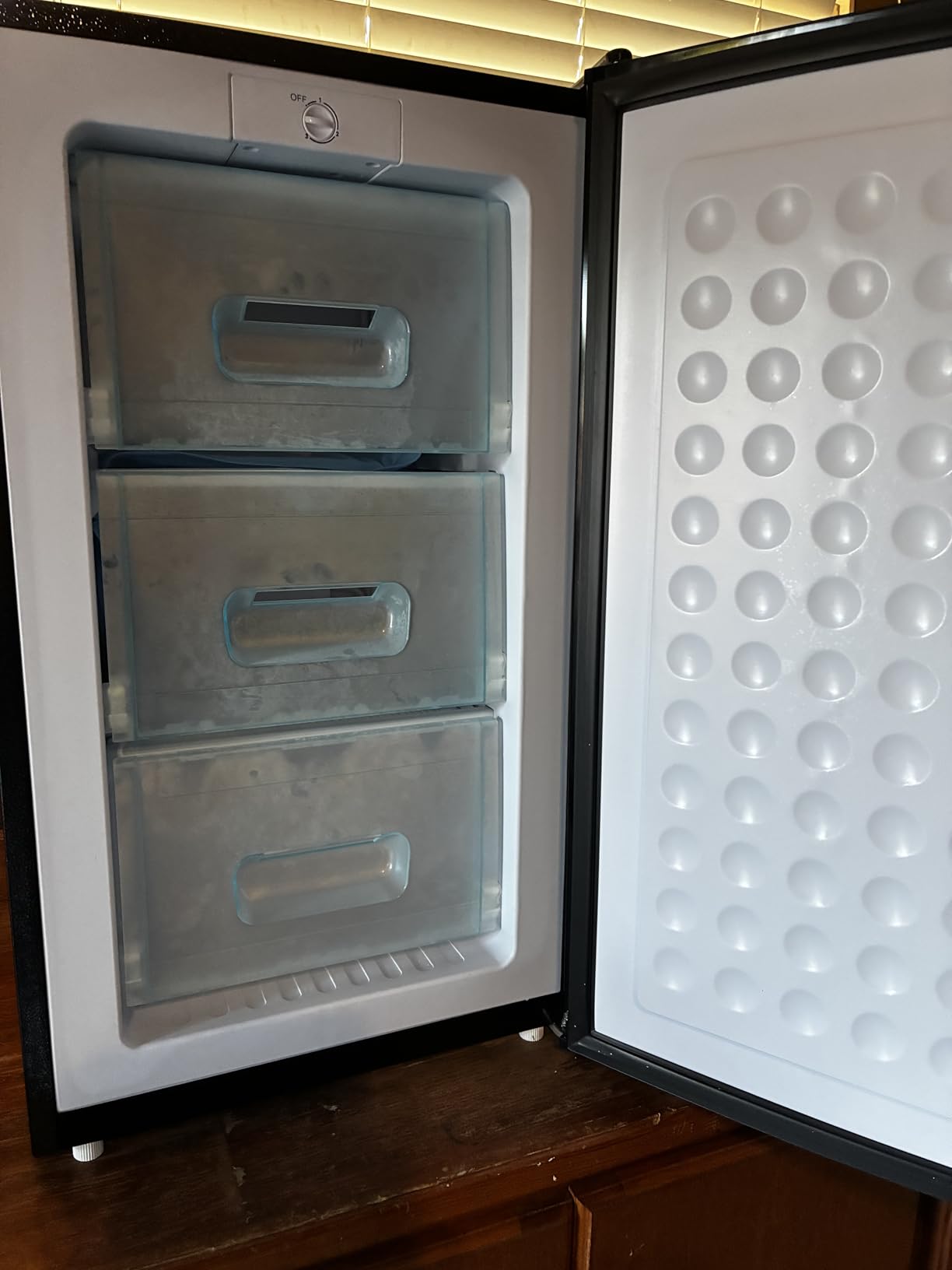 Maine Upright Freezer 3.6 Cu.Ft Mini Freezer with Reversible Stainless Steel Door Freestanding Compact Freezer with 3 Adjustable Thermostat, Small Freezer for Apartment Dorm (Silver) customer photo 2