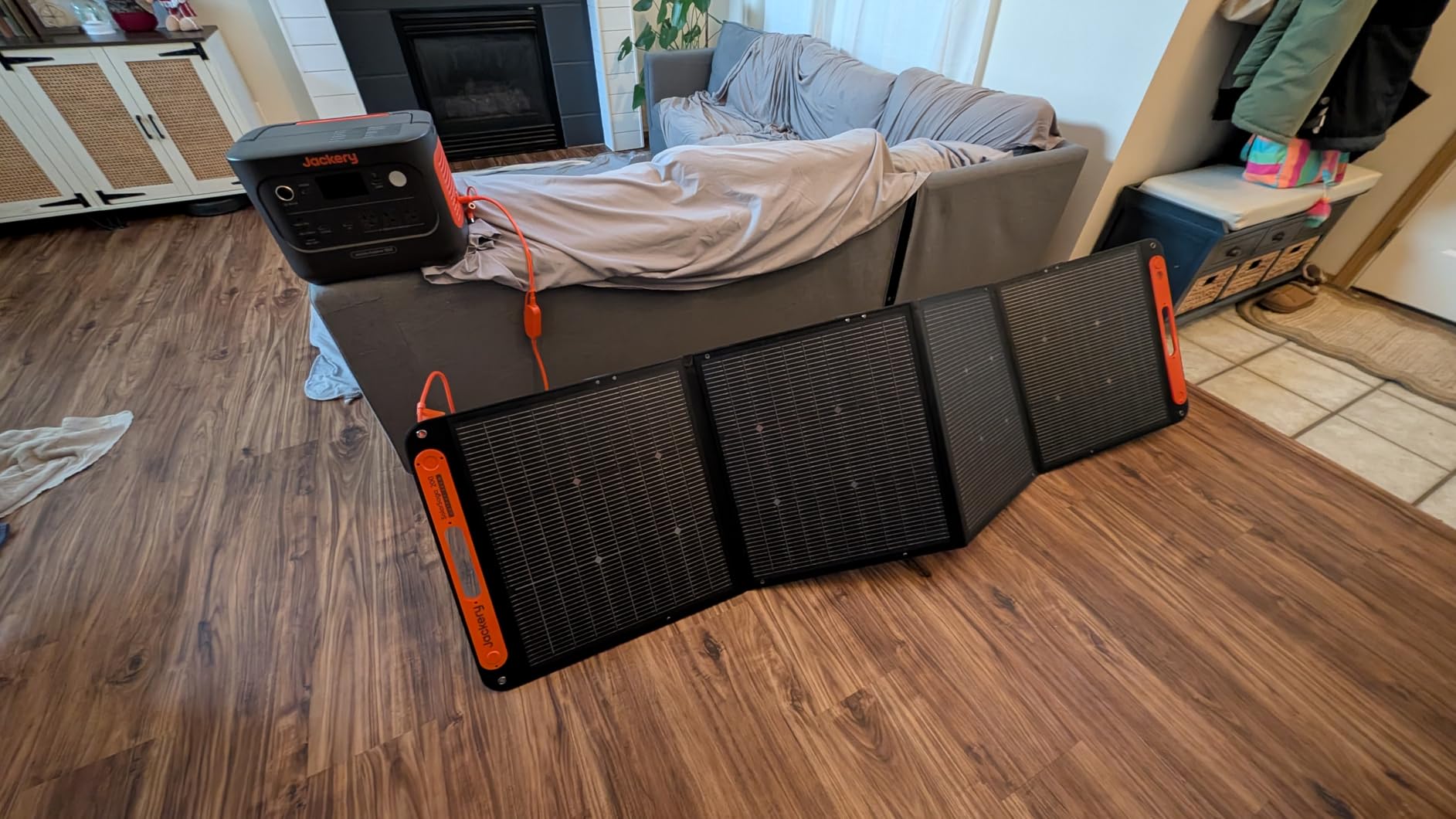 Jackery Solar Generator 1000 v2 with 200W Solar Panel, 1070Wh Portable Power Station LiFePO4 Battery, 1500W AC/100W USB-C Output, 1Hr Fast Charge for Outdoor, Off-Grid Living, RV, Emergency customer photo 2