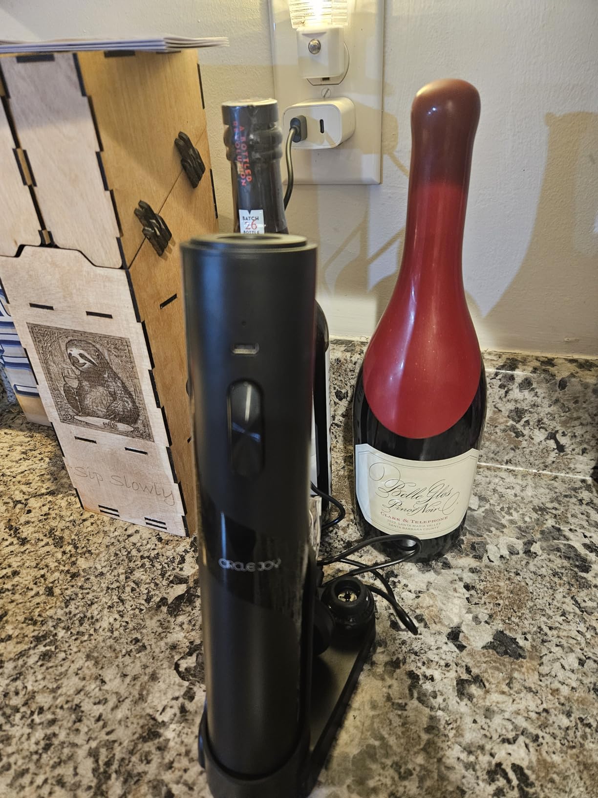 CIRCLE JOY Rechargeable Wine Opener Electric Wine Bottle Opener 7-in-1 Wine Gift Set with Electric Vacuum Pump, Charging Station, Foil Cutter, Wine Aerator Pourer and 2 Wine Stoppers customer photo 2