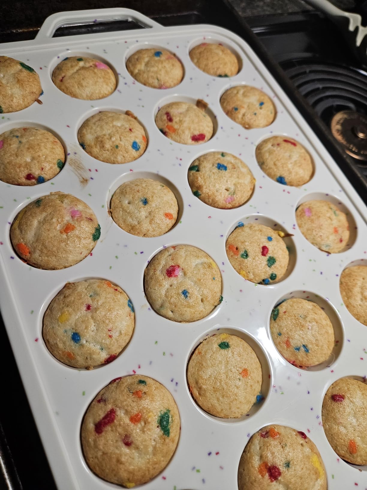 Vinino Mini Muffin Pan with Metal Reinforced Frame-1Pack, Silicone Cupcake Pan for Baking 24 Cup Mini Size, BPA Free Silicone Muffin Tray, Cupcake Baking Pan Molds for Oven Dishwasher Safe-Cream customer photo 1