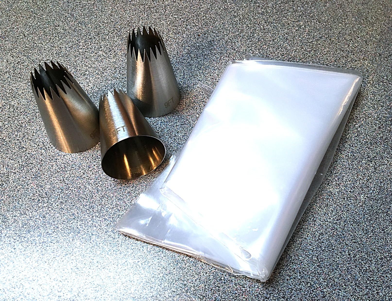 3Pcs Churro Piping Bags and Tips Set,Stainless Steel 9FT Icing Tips Set with 10Pcs Disposable Piping Bags,Open Star Pastry Tips for Cake Decorating customer photo 2