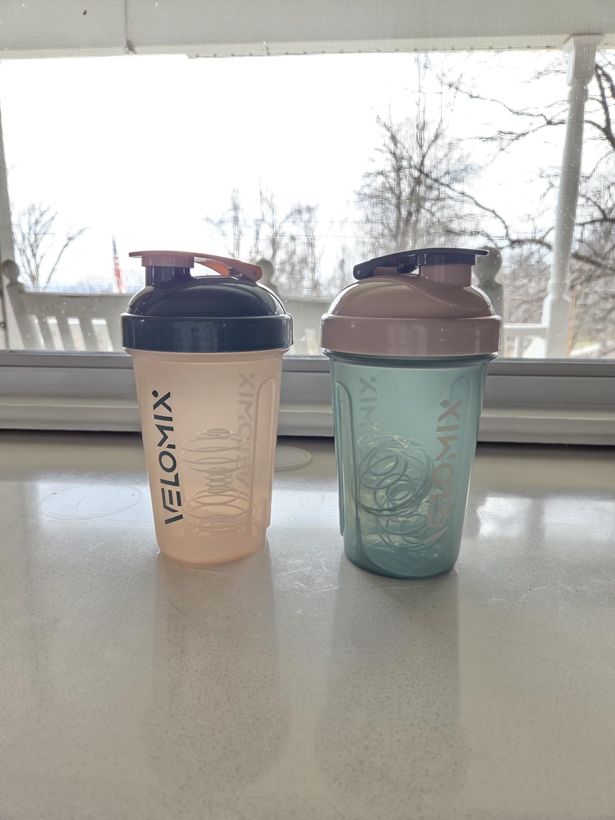 VELOMIX -2 Pack- 20 oz Protein Shaker Bottles for Protein Mixes - 2x Wire Whisk | Leak Proof Shaker Cups for Protein Shakes and Pre Workout | Protein Shaker Bottle Pack (Black/Transparent) customer photo 1