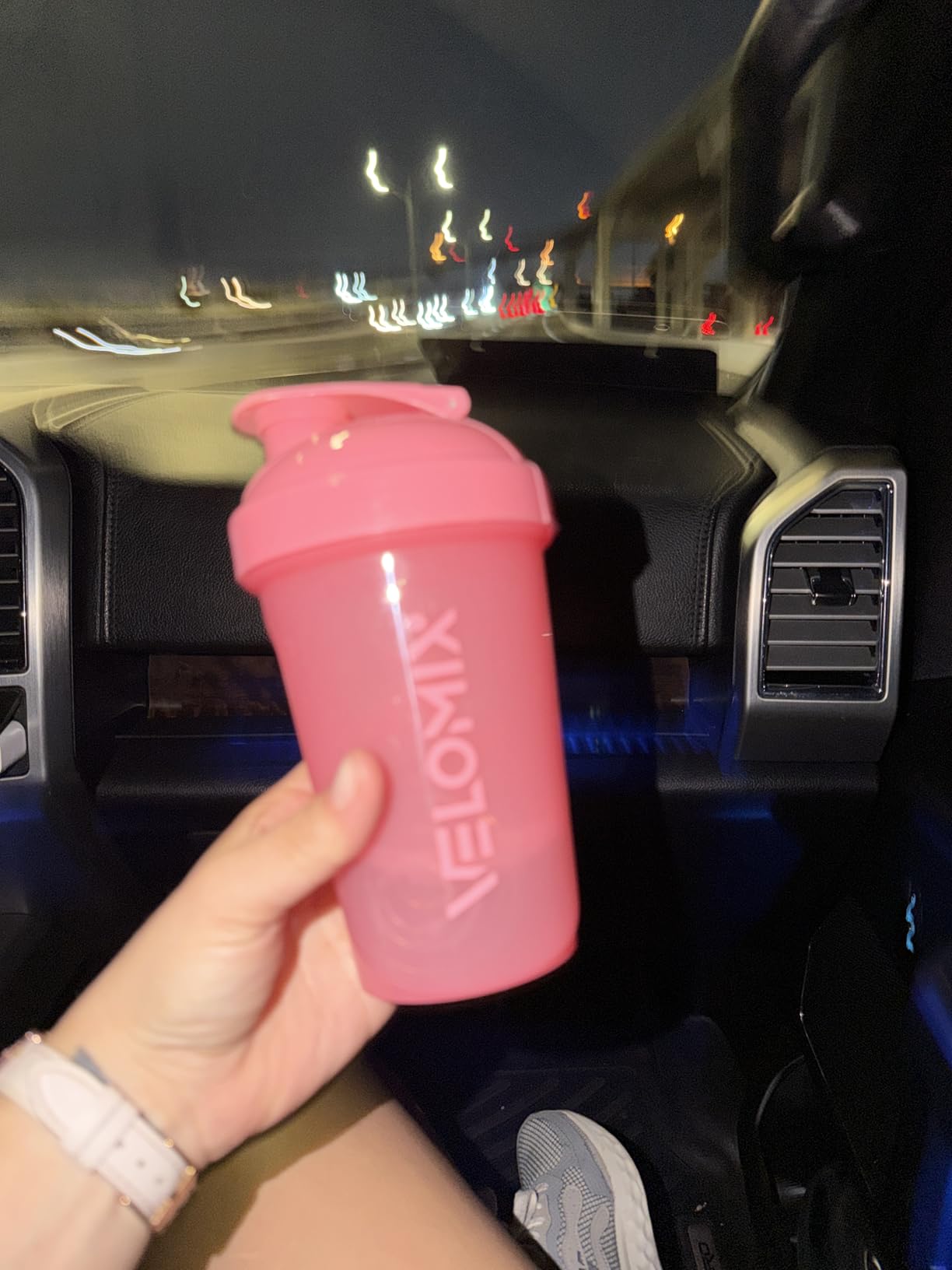 VELOMIX -2 Pack- 20 oz Protein Shaker Bottles for Protein Mixes - 2x Wire Whisk | Leak Proof Shaker Cups for Protein Shakes and Pre Workout | Protein Shaker Bottle Pack (Black/Transparent) customer photo 2